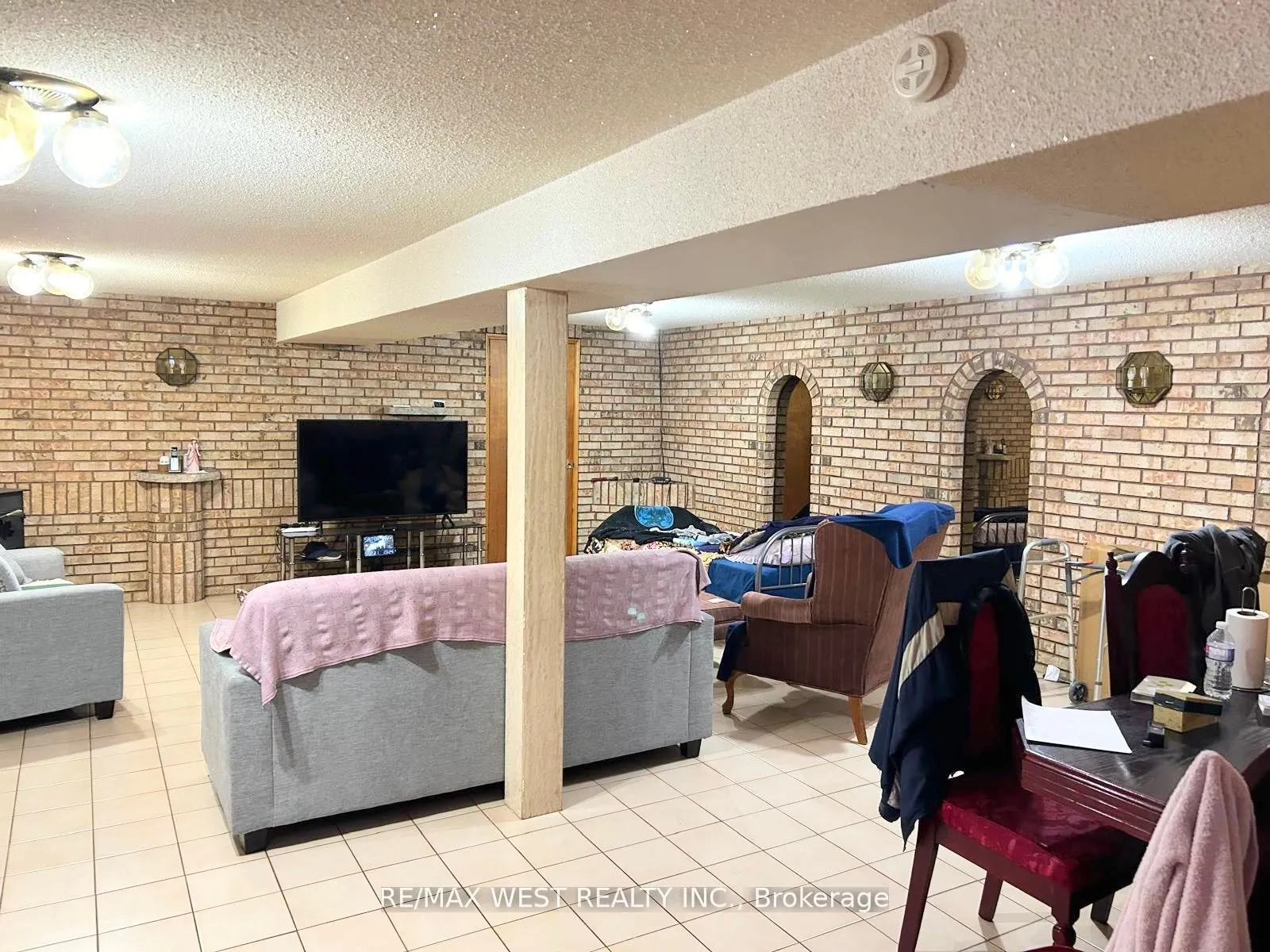 3481 Chipley Cres