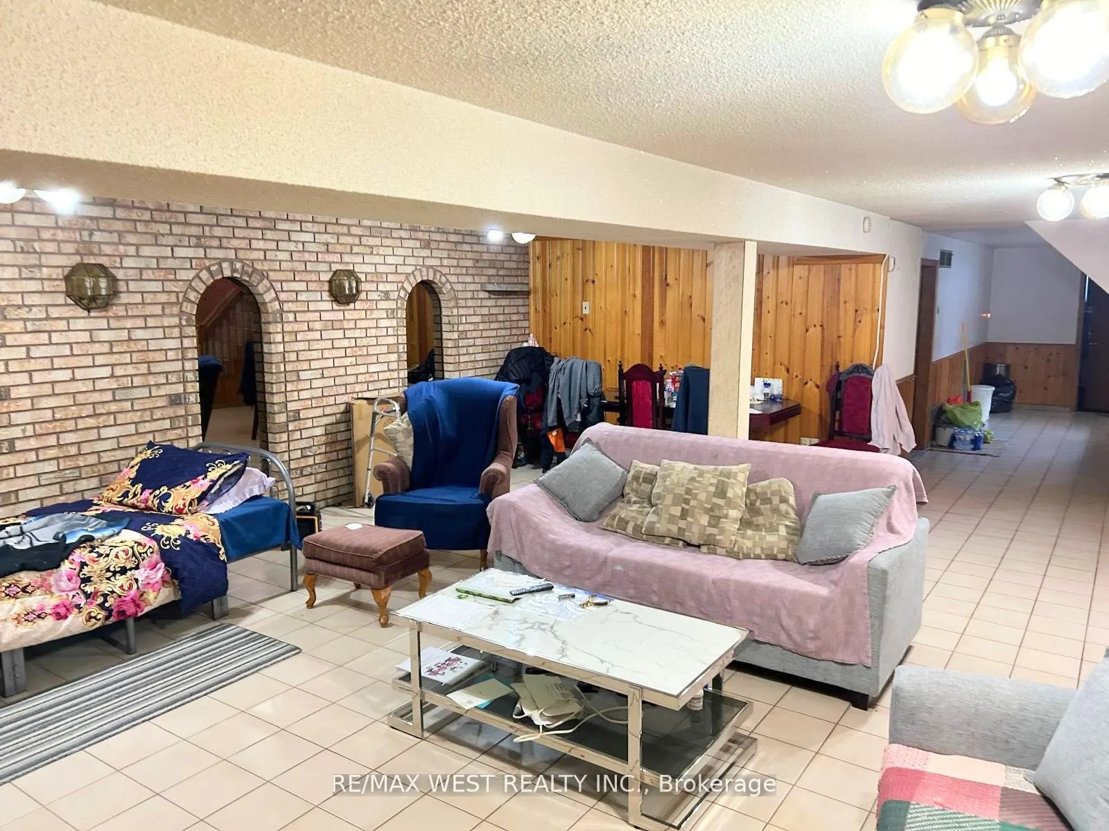 3481 Chipley Cres