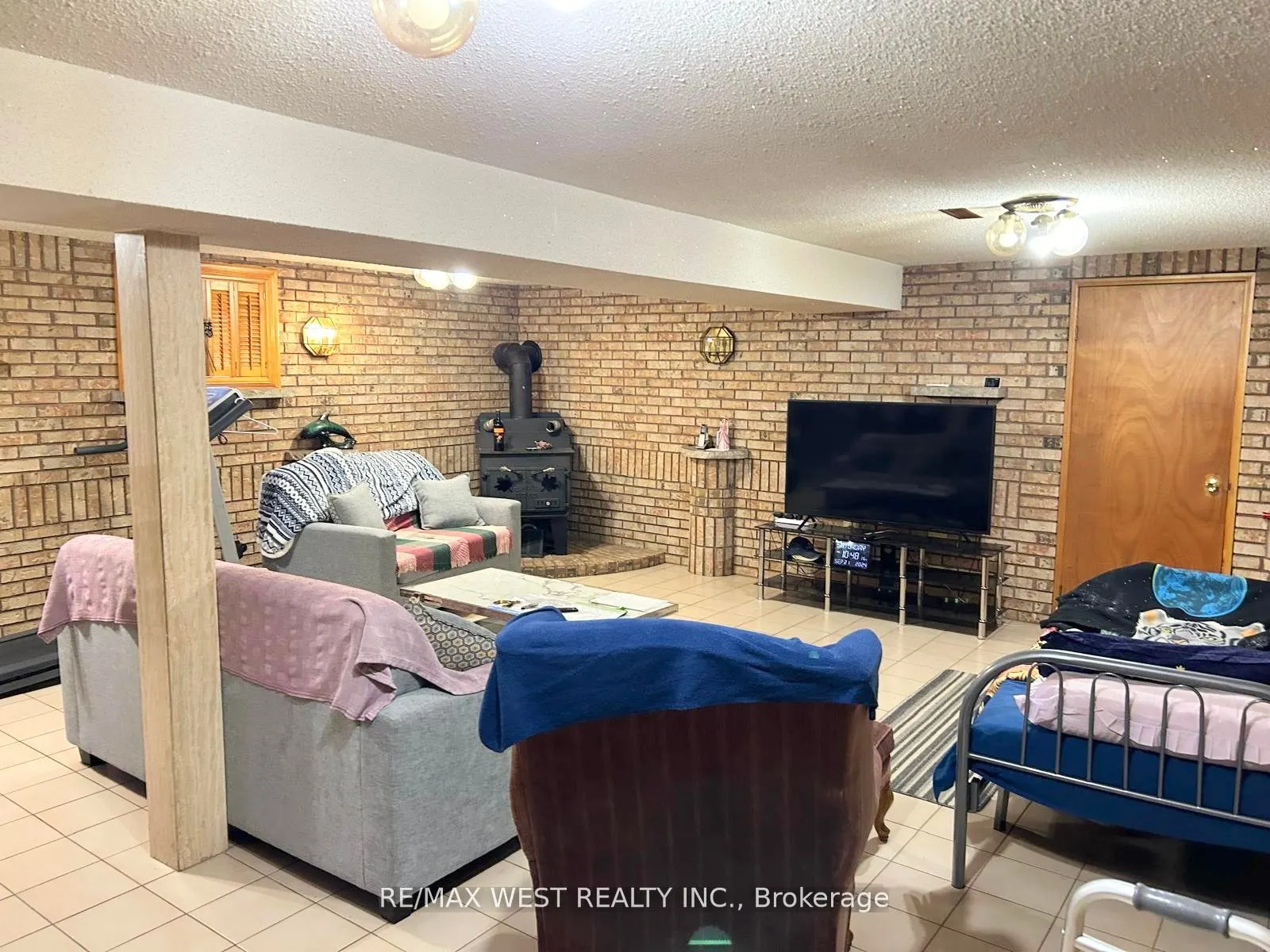 3481 Chipley Cres