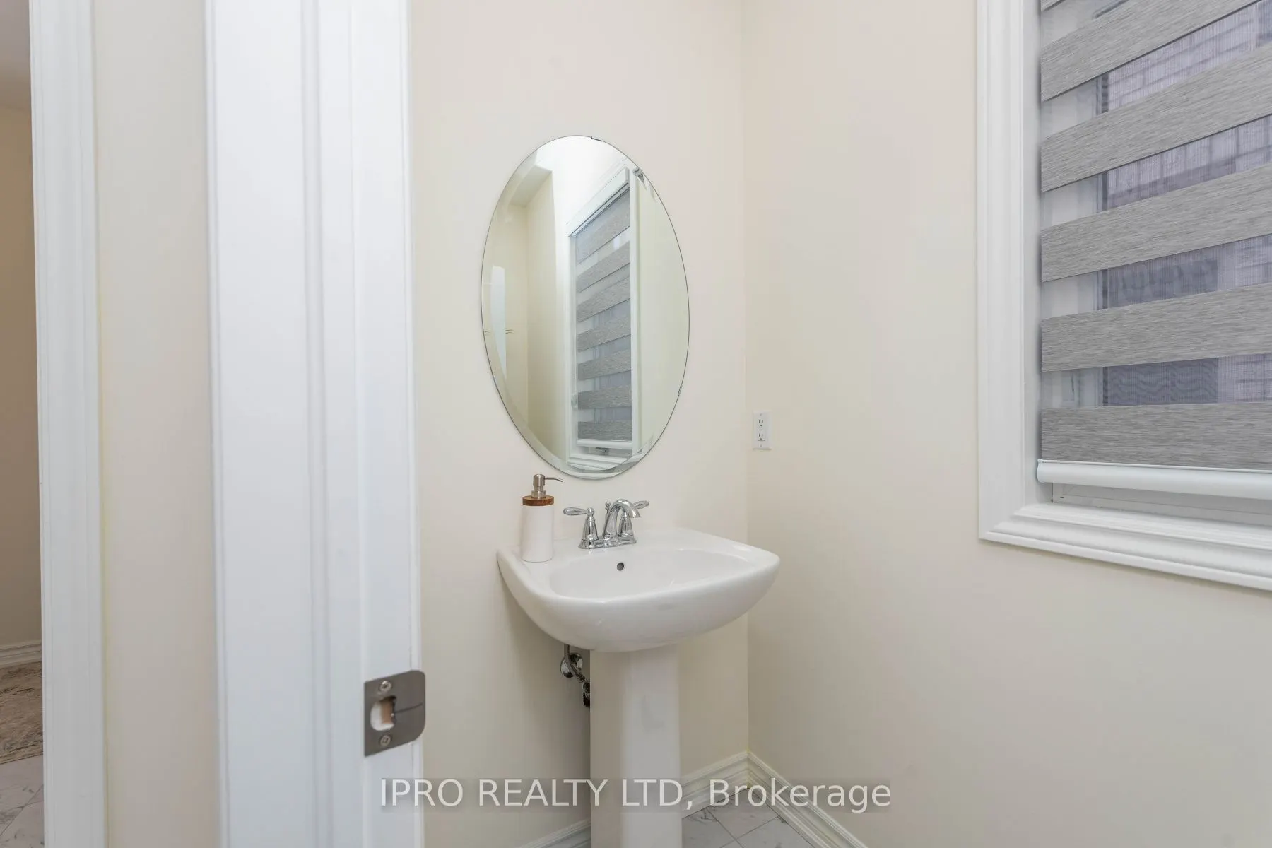 15 Eberly Woods Dr