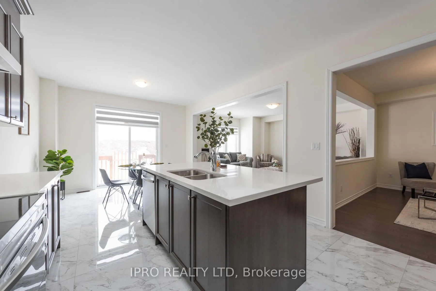 15 Eberly Woods Dr