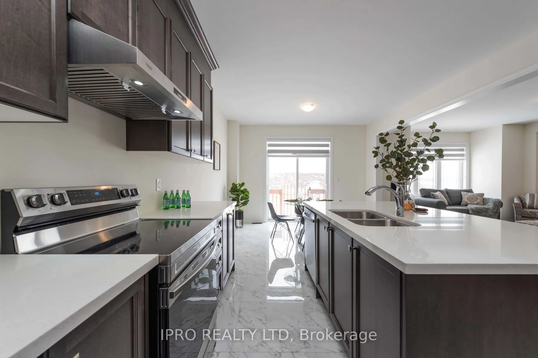 15 Eberly Woods Dr