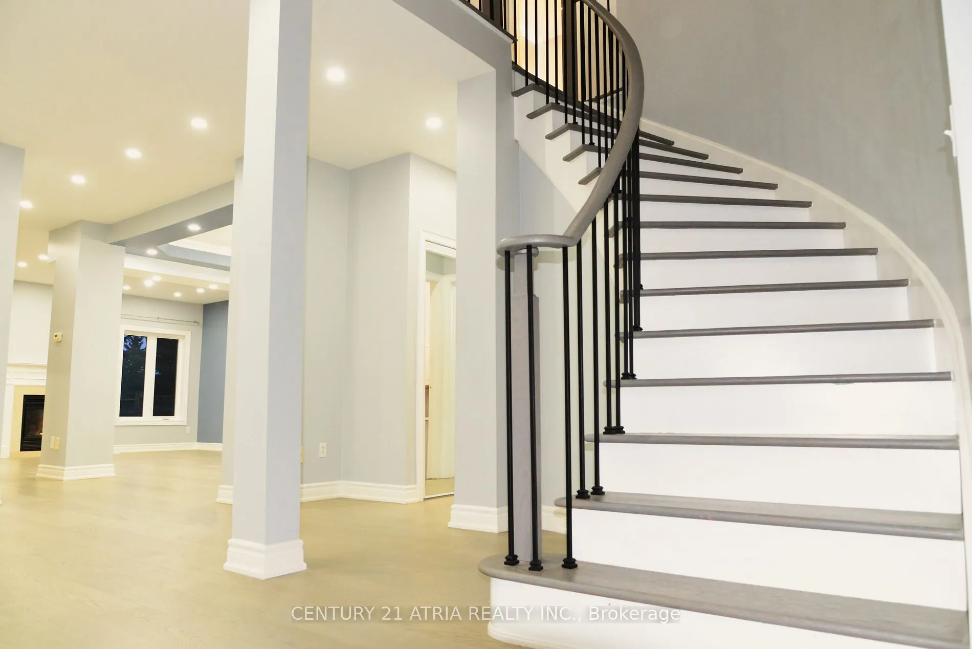1093 Lamplight Way