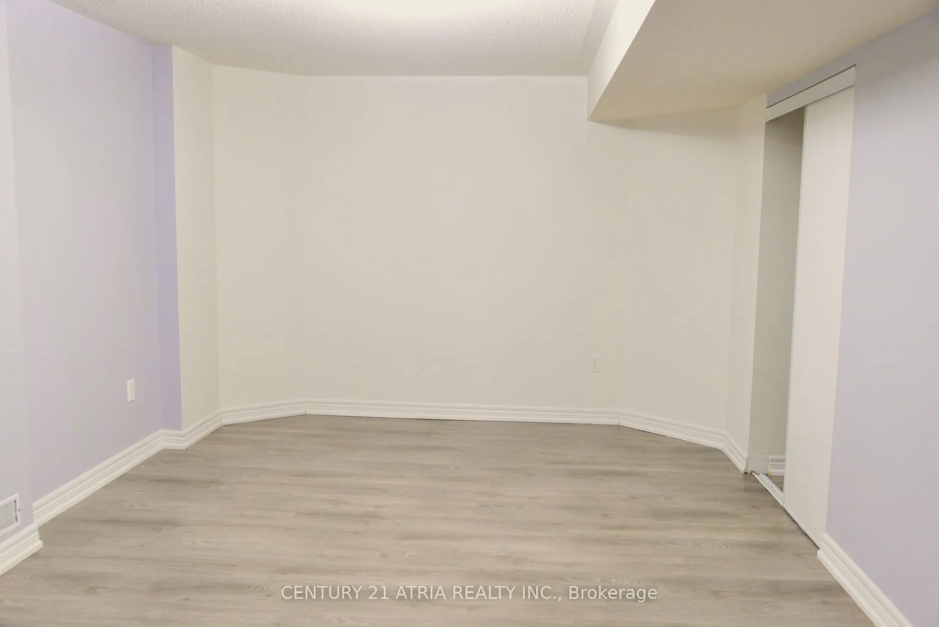 1093 Lamplight Way