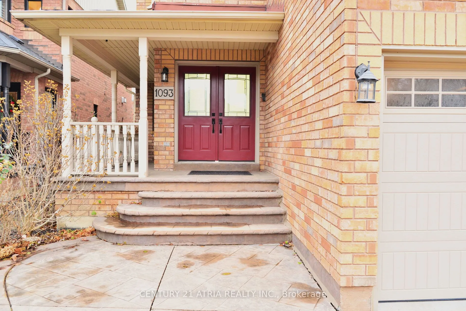 1093 Lamplight Way