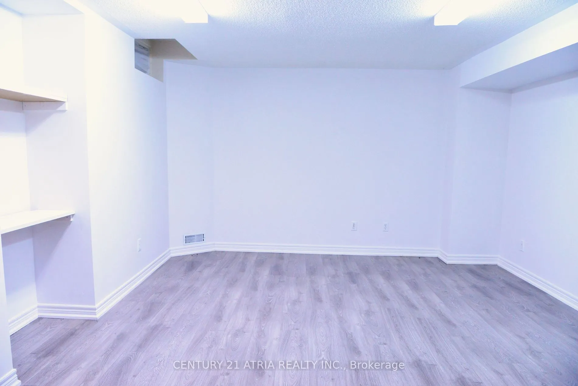 1093 Lamplight Way