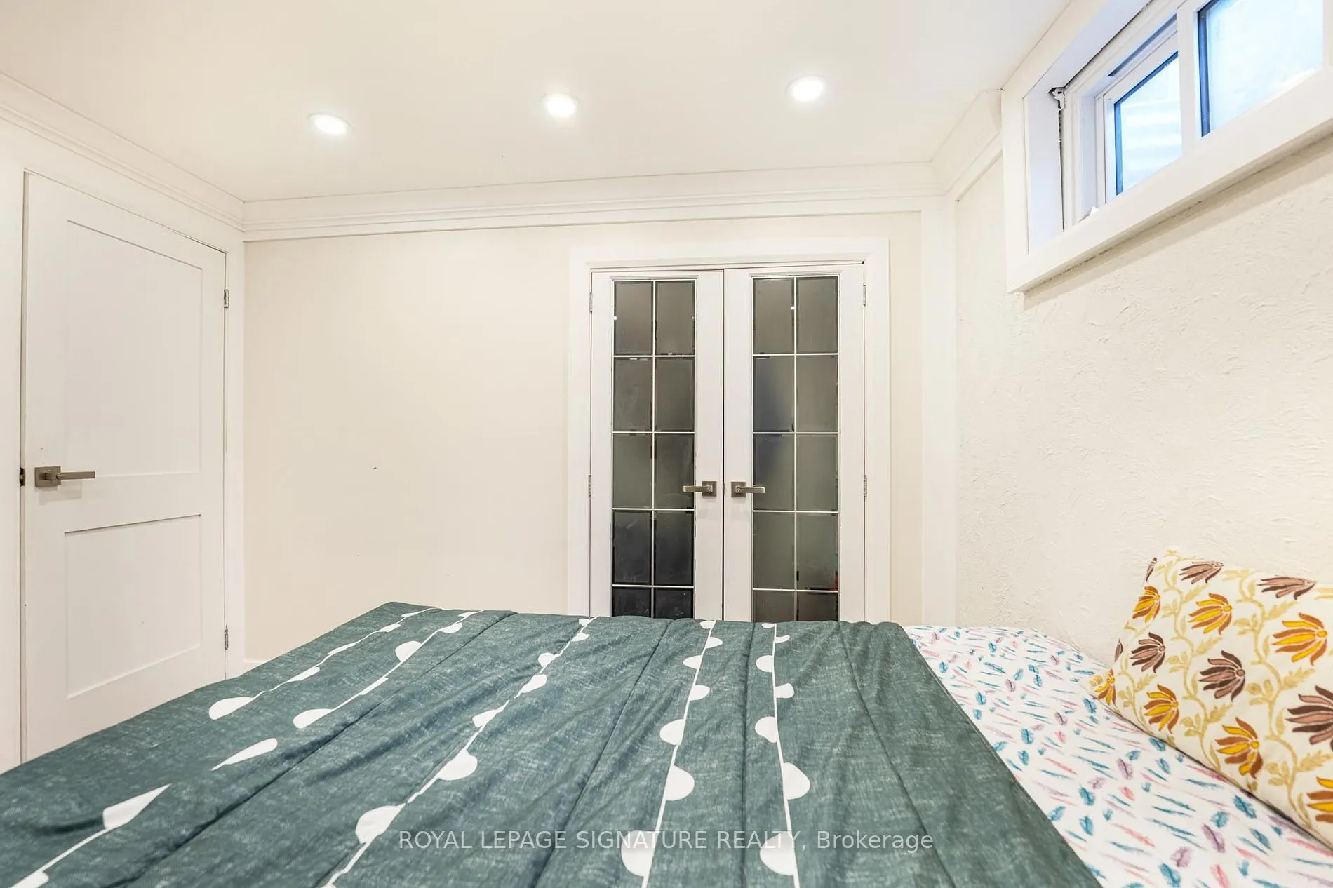 1521 Ealing Crt