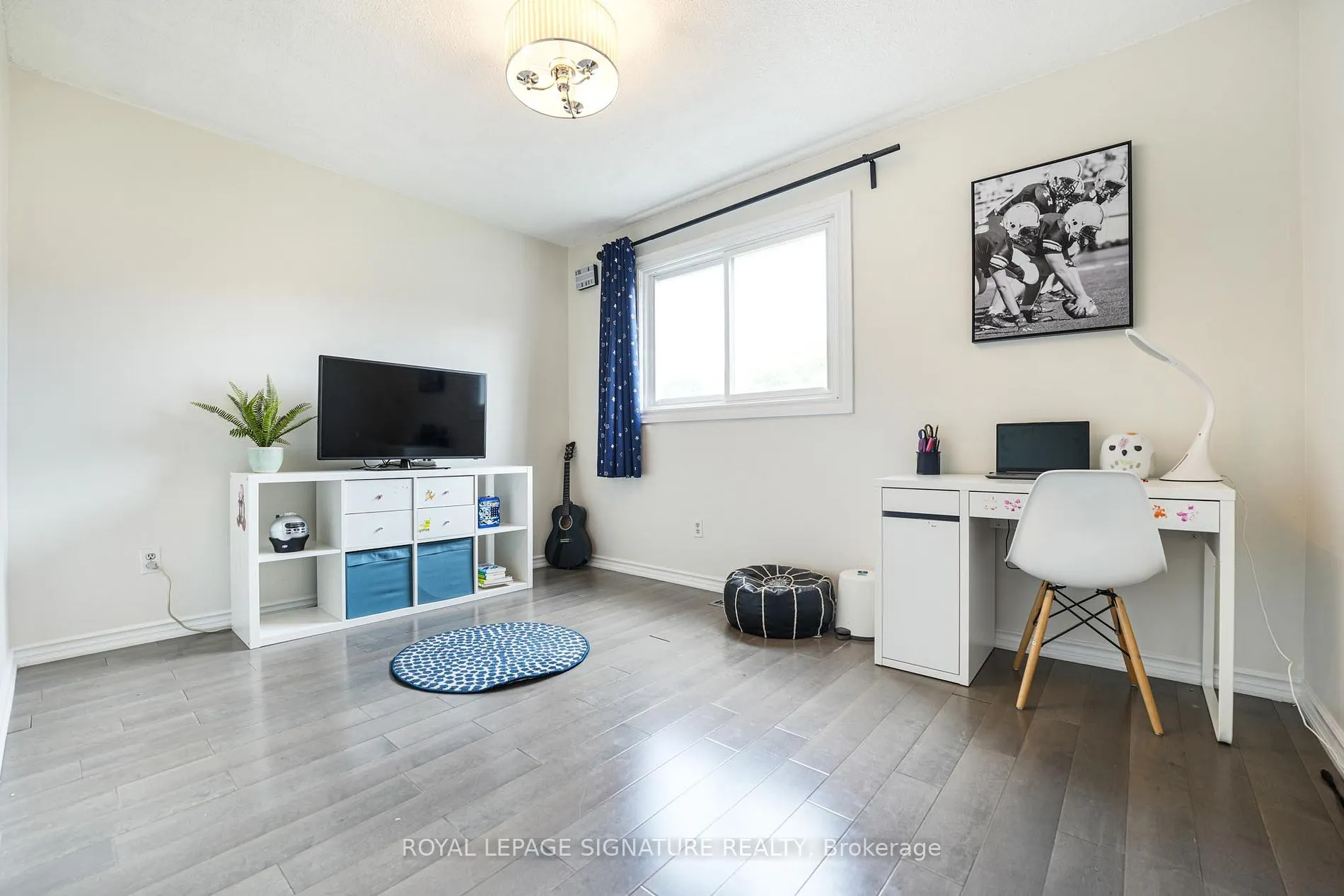 1521 Ealing Crt