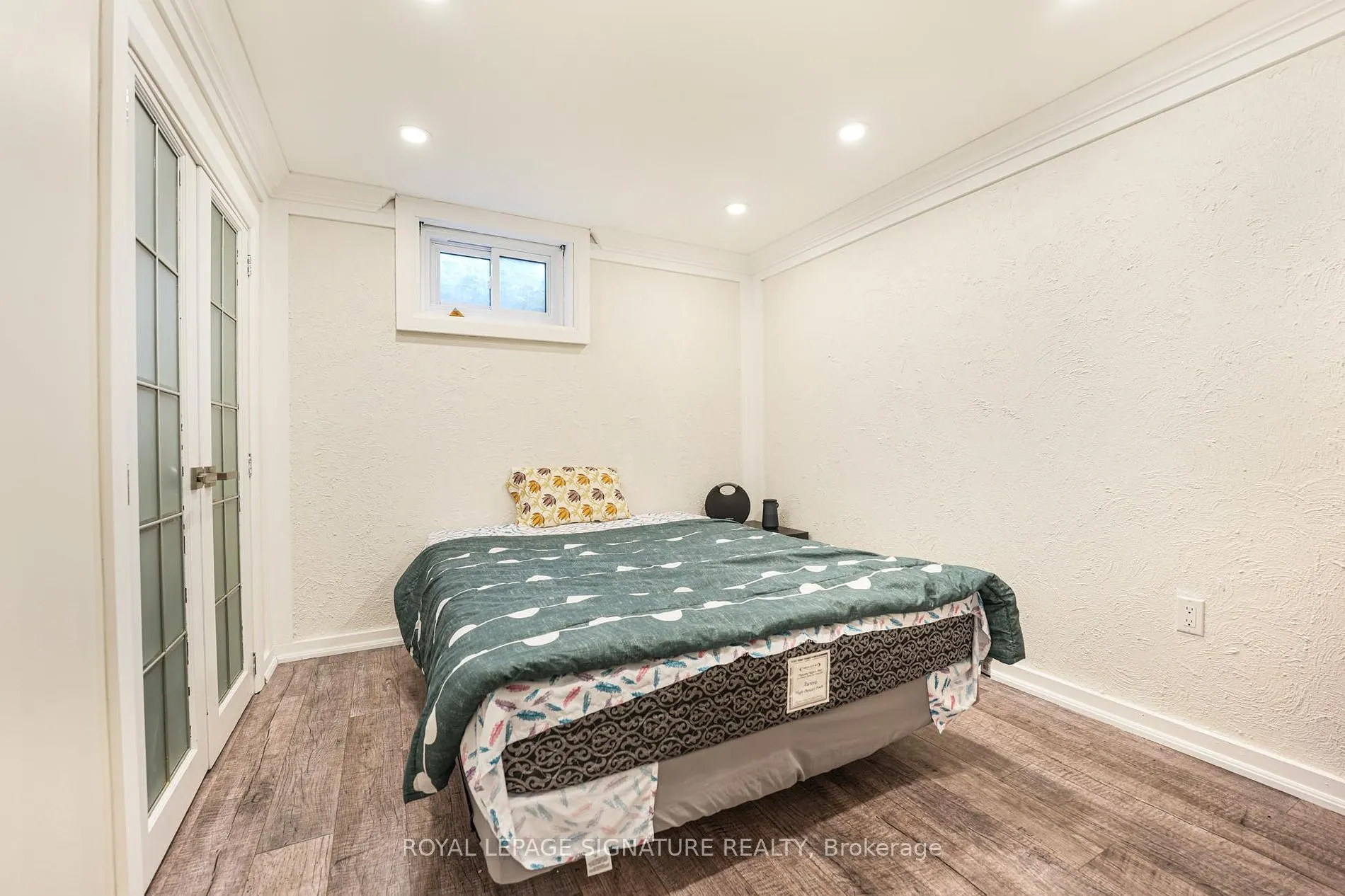 1521 Ealing Crt