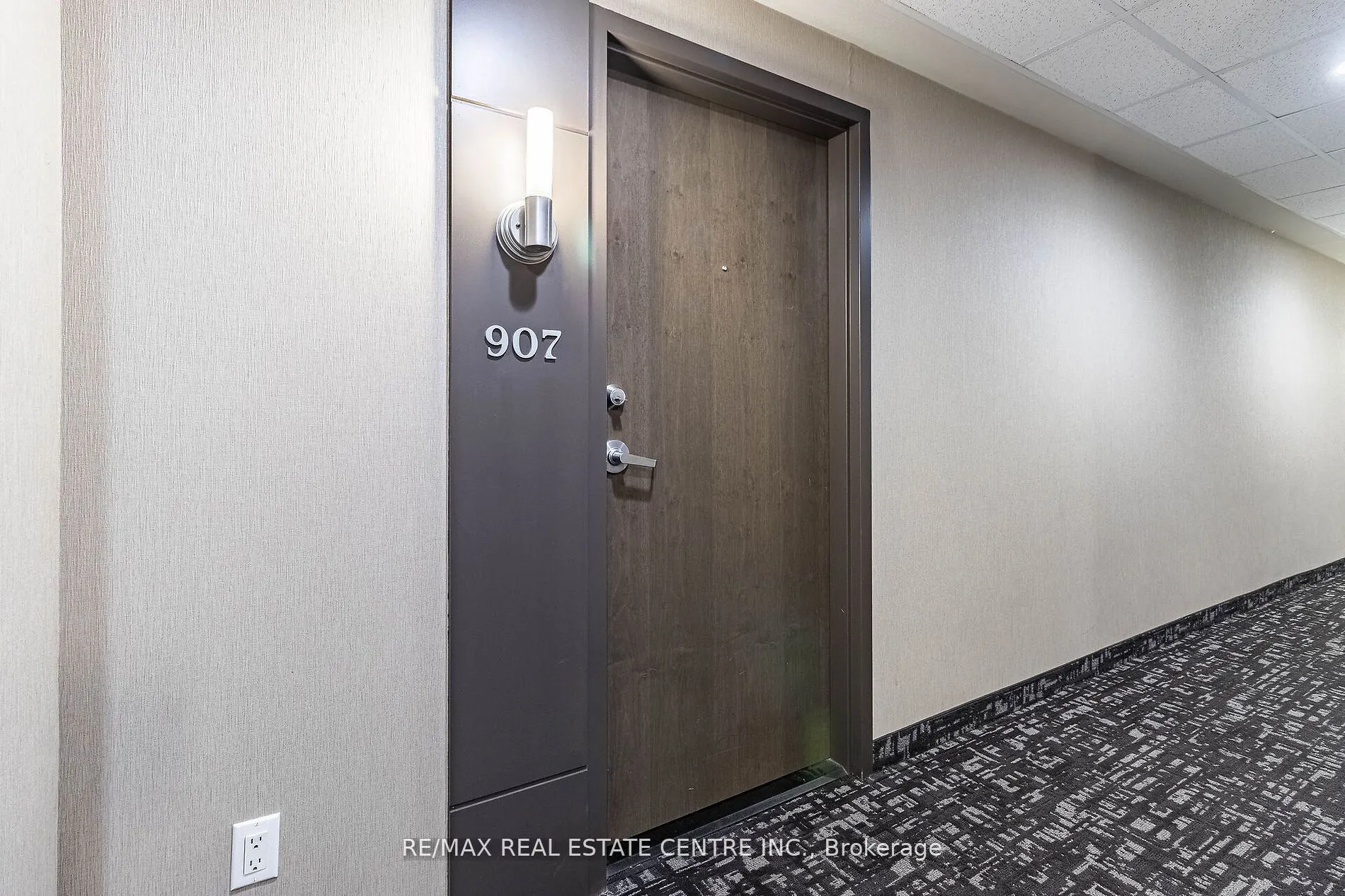 9 George St, #907