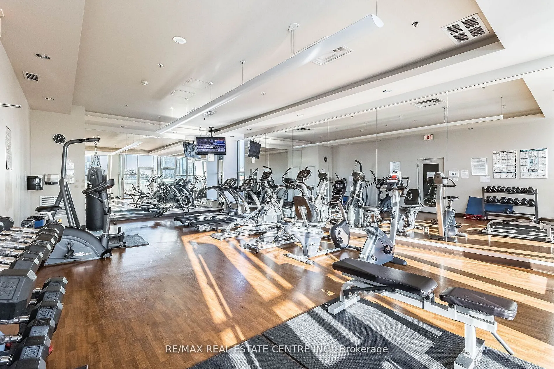 9 George St, #907