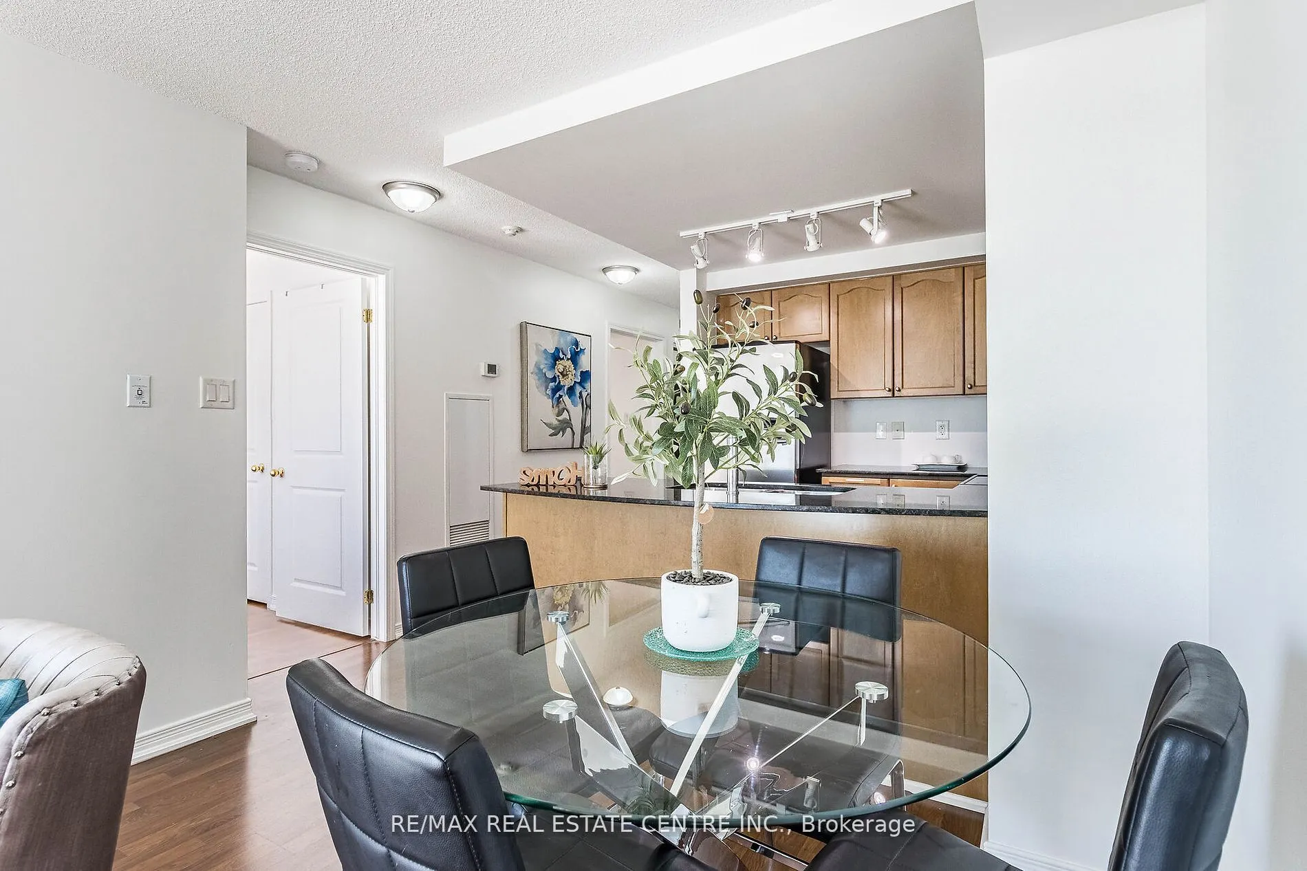 9 George St, #907