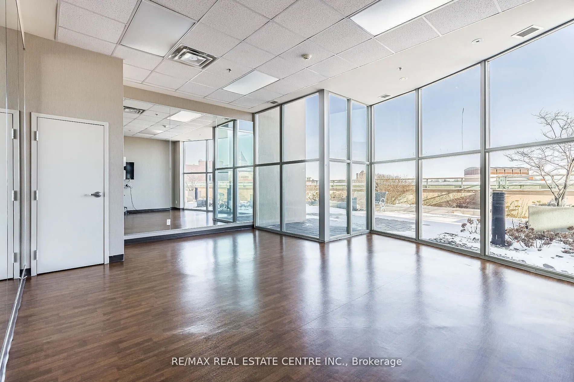 9 George St, #907