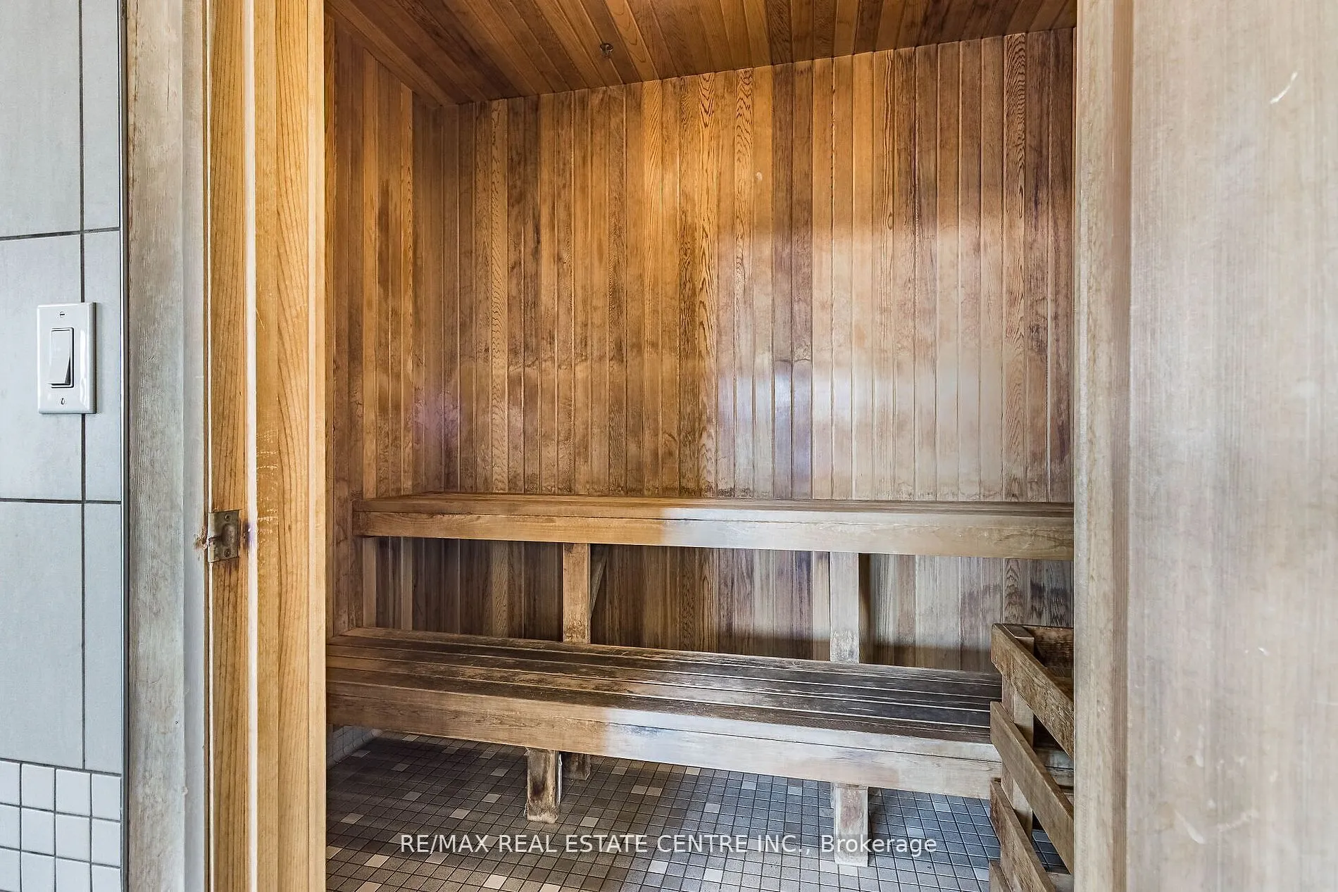 9 George St, #907