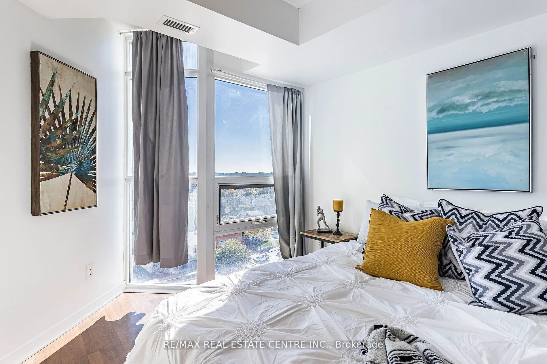 9 George St, #907
