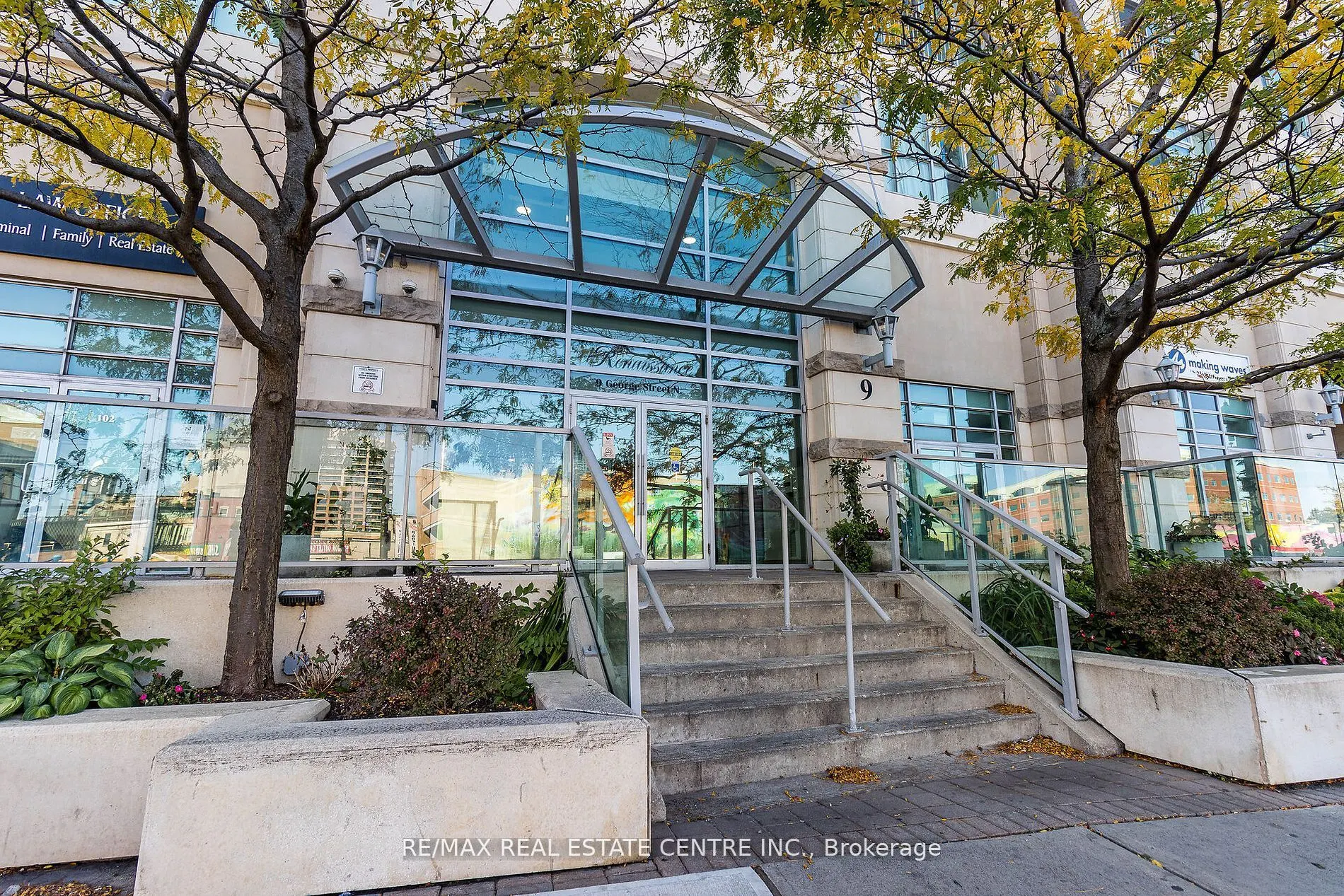 9 George St, #907