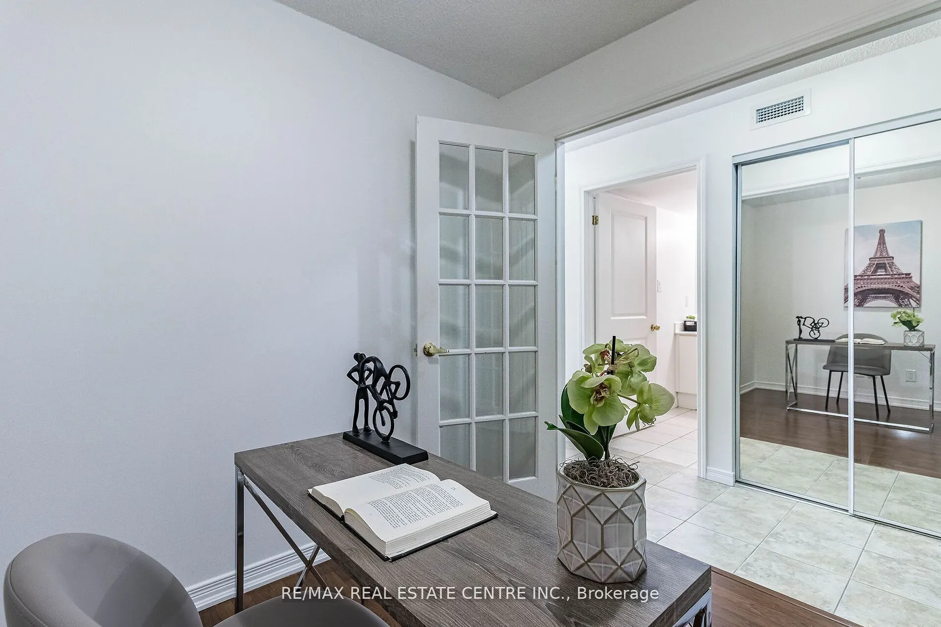 9 George St, #907