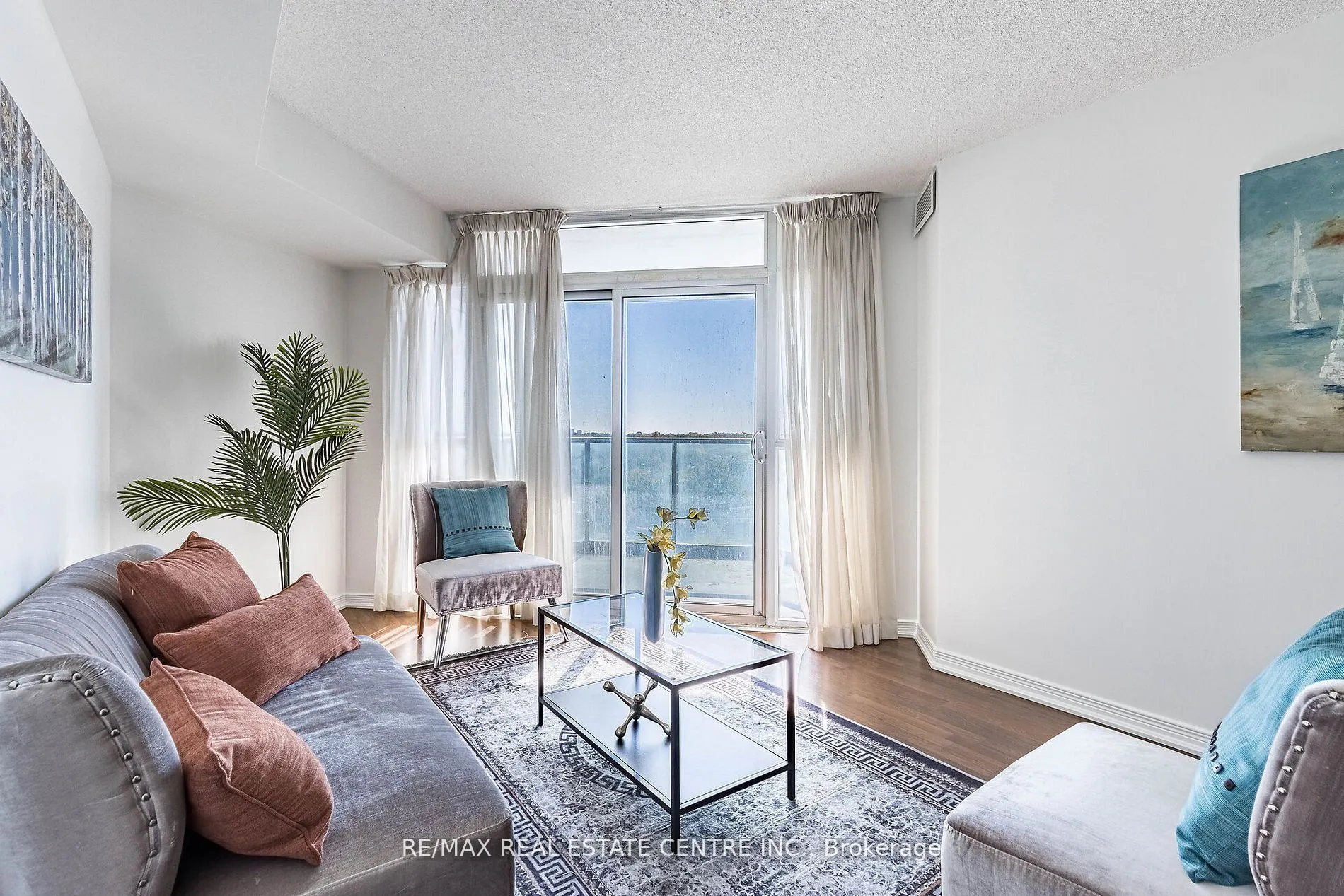 9 George St, #907