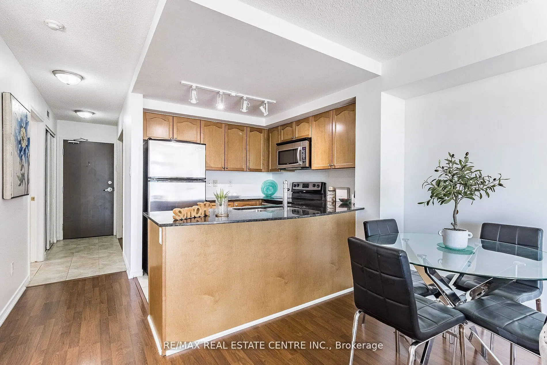 9 George St, #907