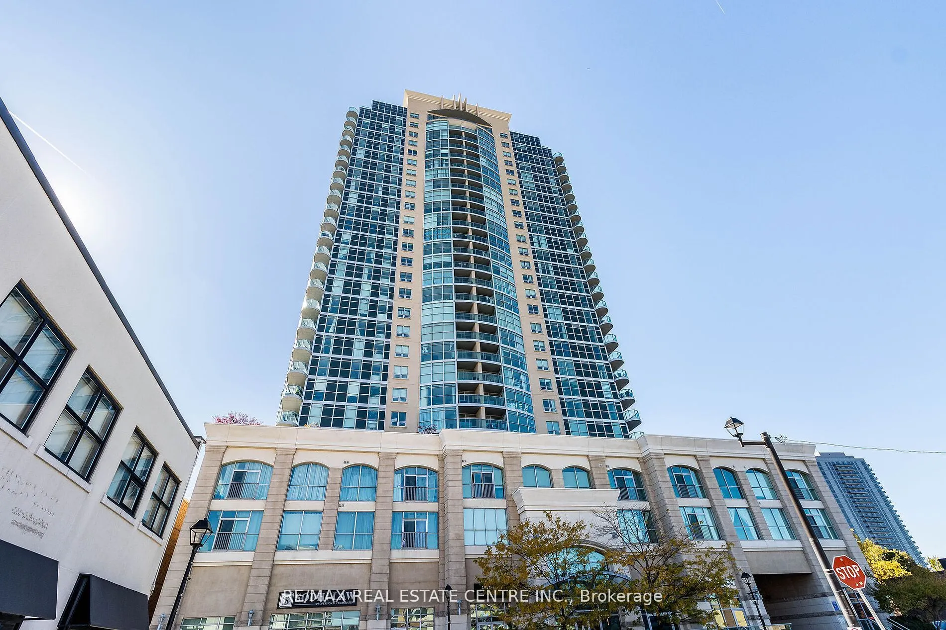 9 George St, #907