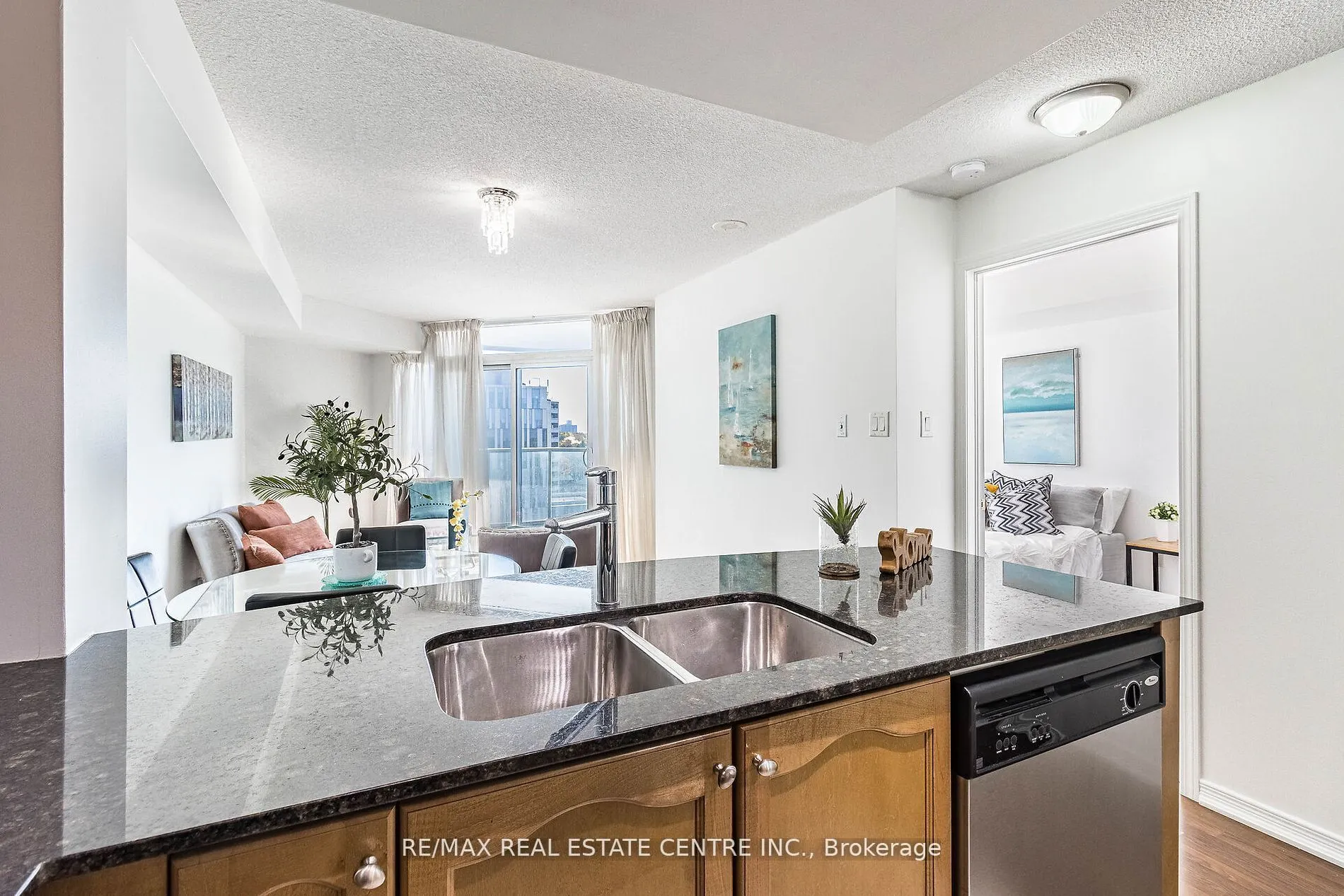9 George St, #907
