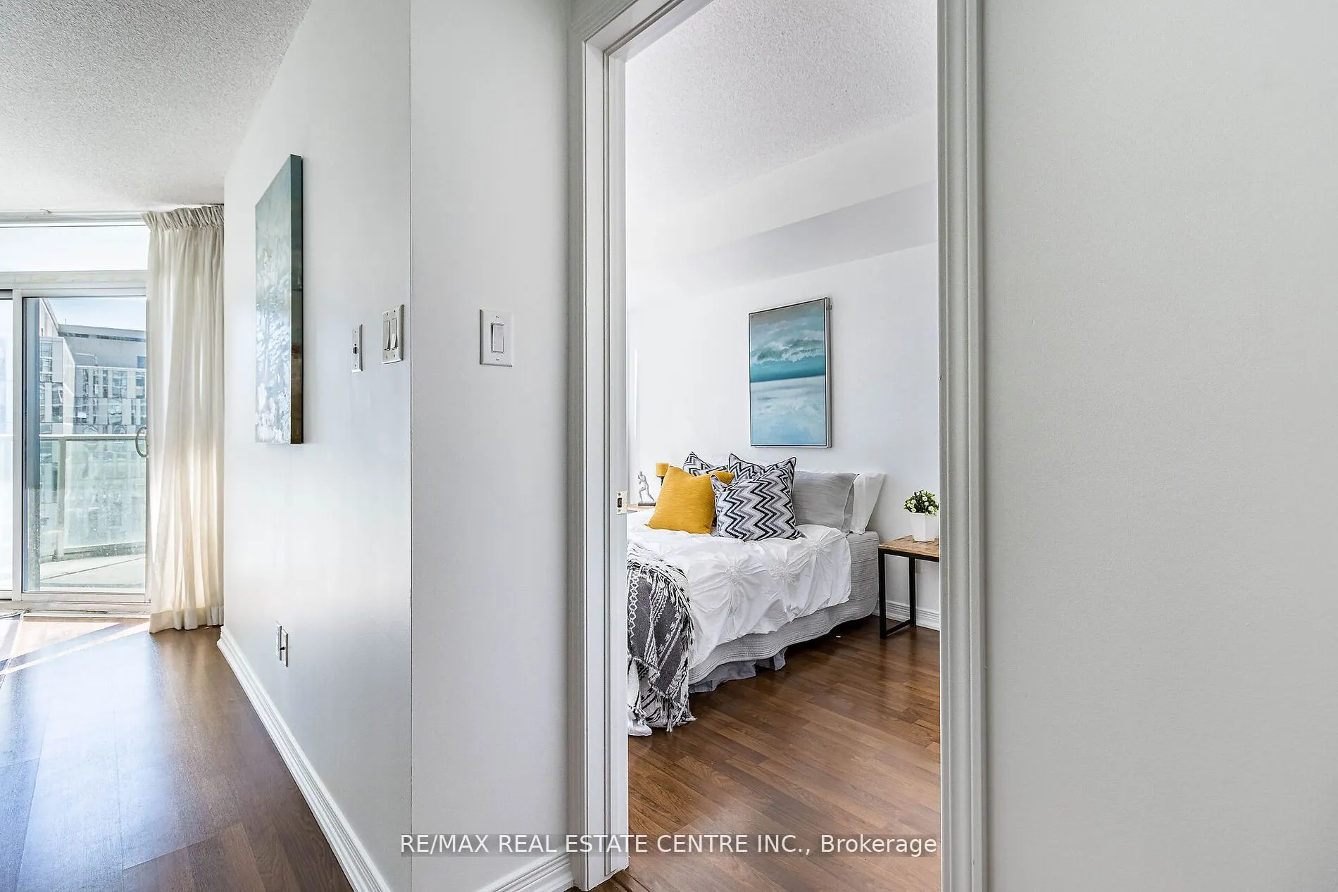 9 George St, #907