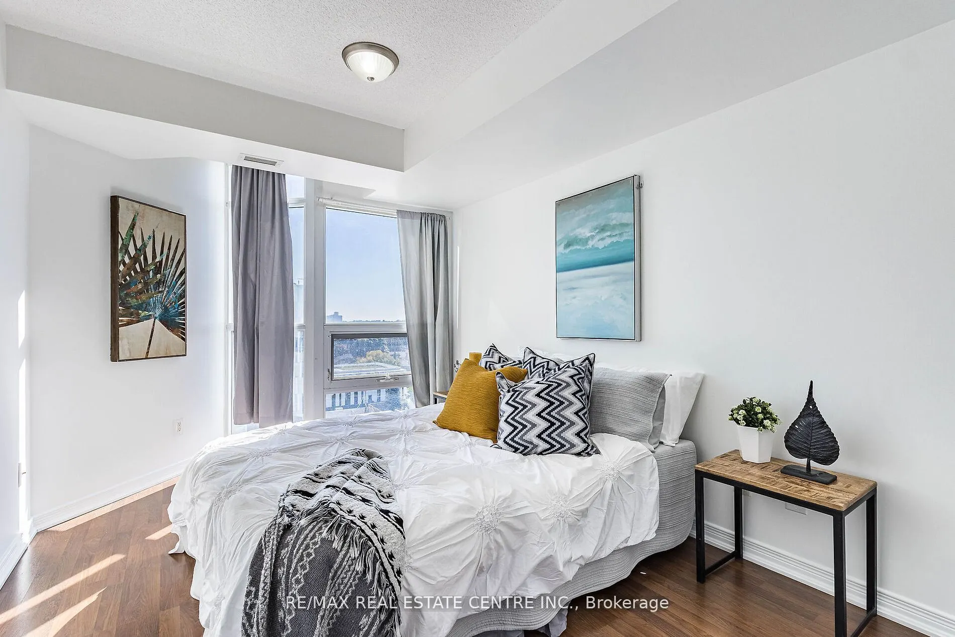 9 George St, #907