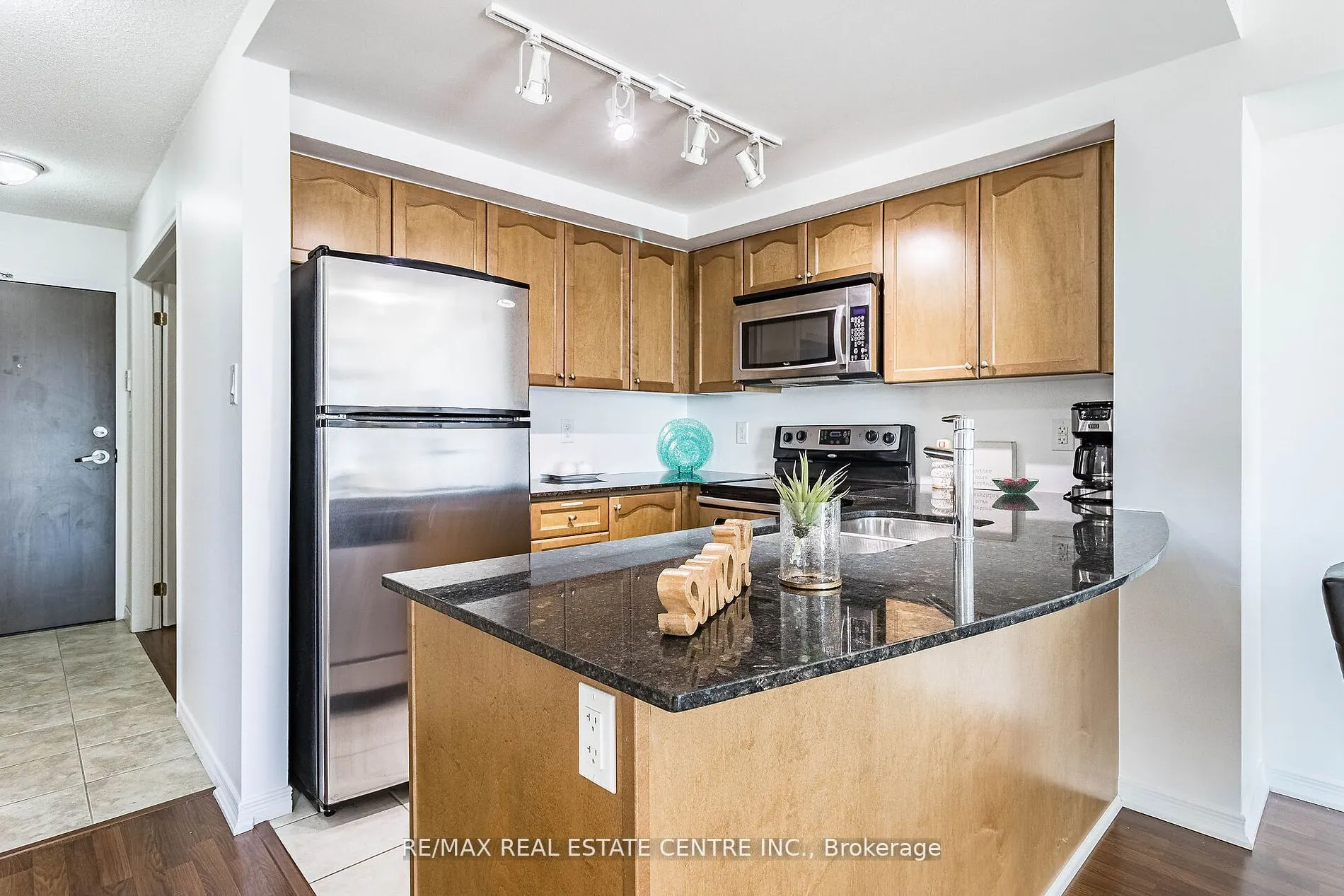9 George St, #907