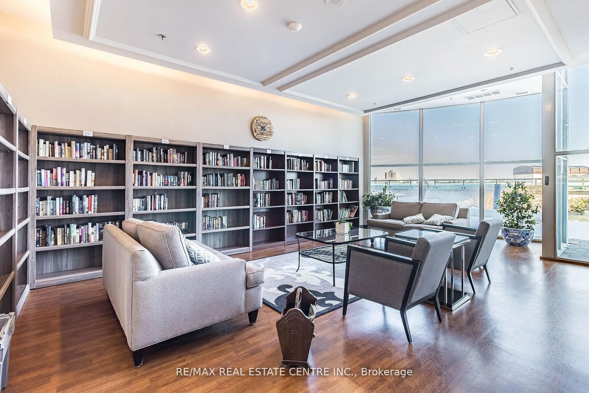 9 George St, #907