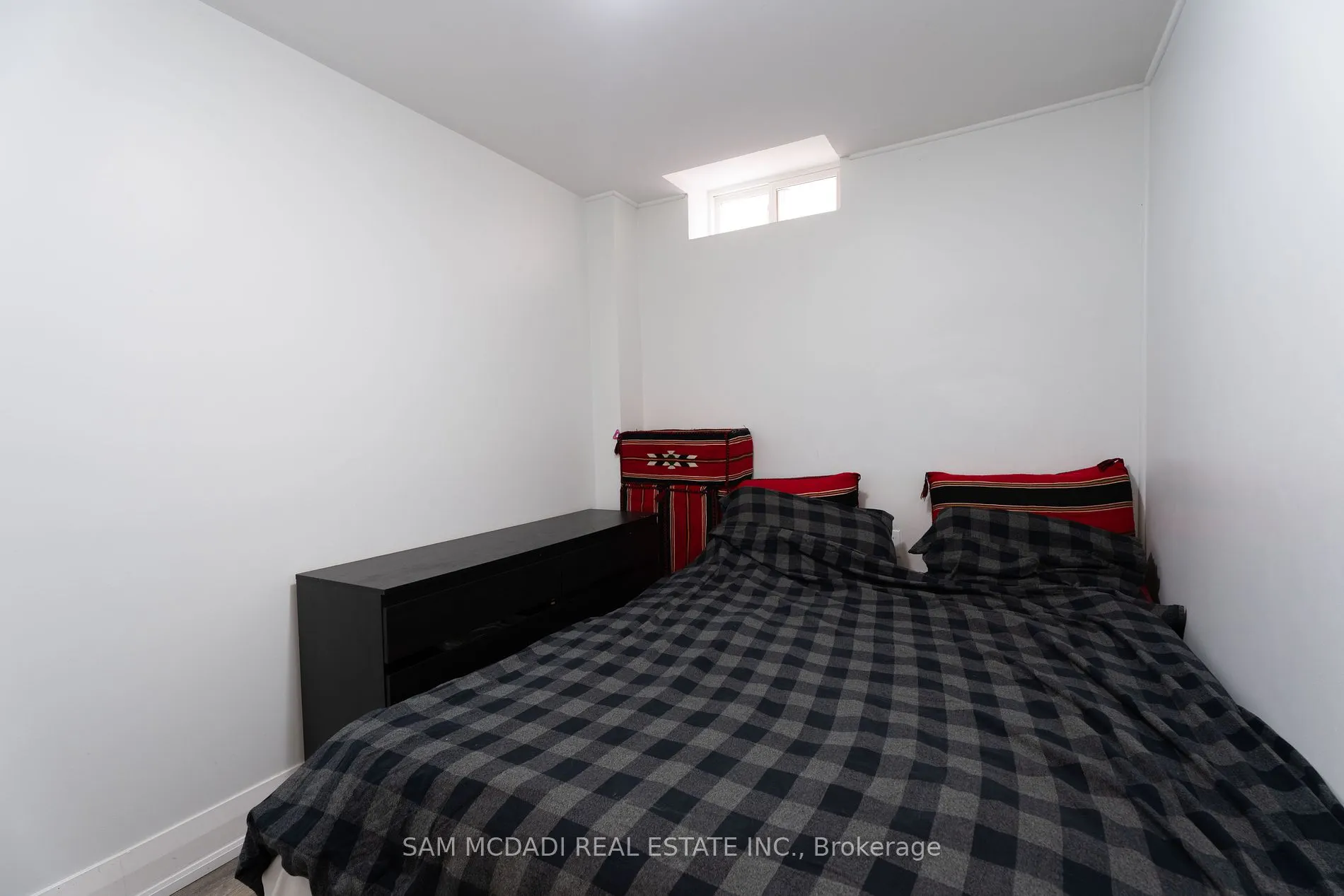 4484 Jenkins Cres