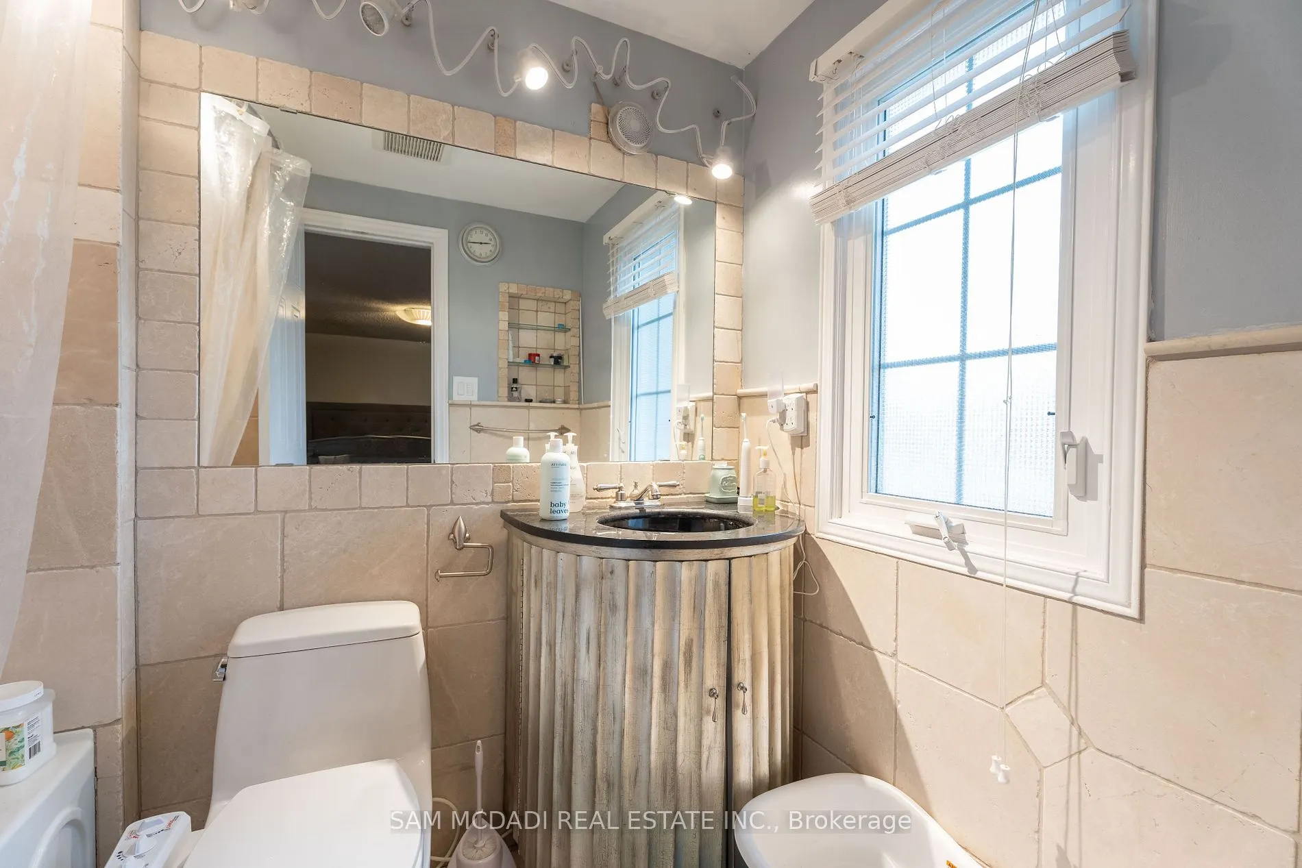 4484 Jenkins Cres
