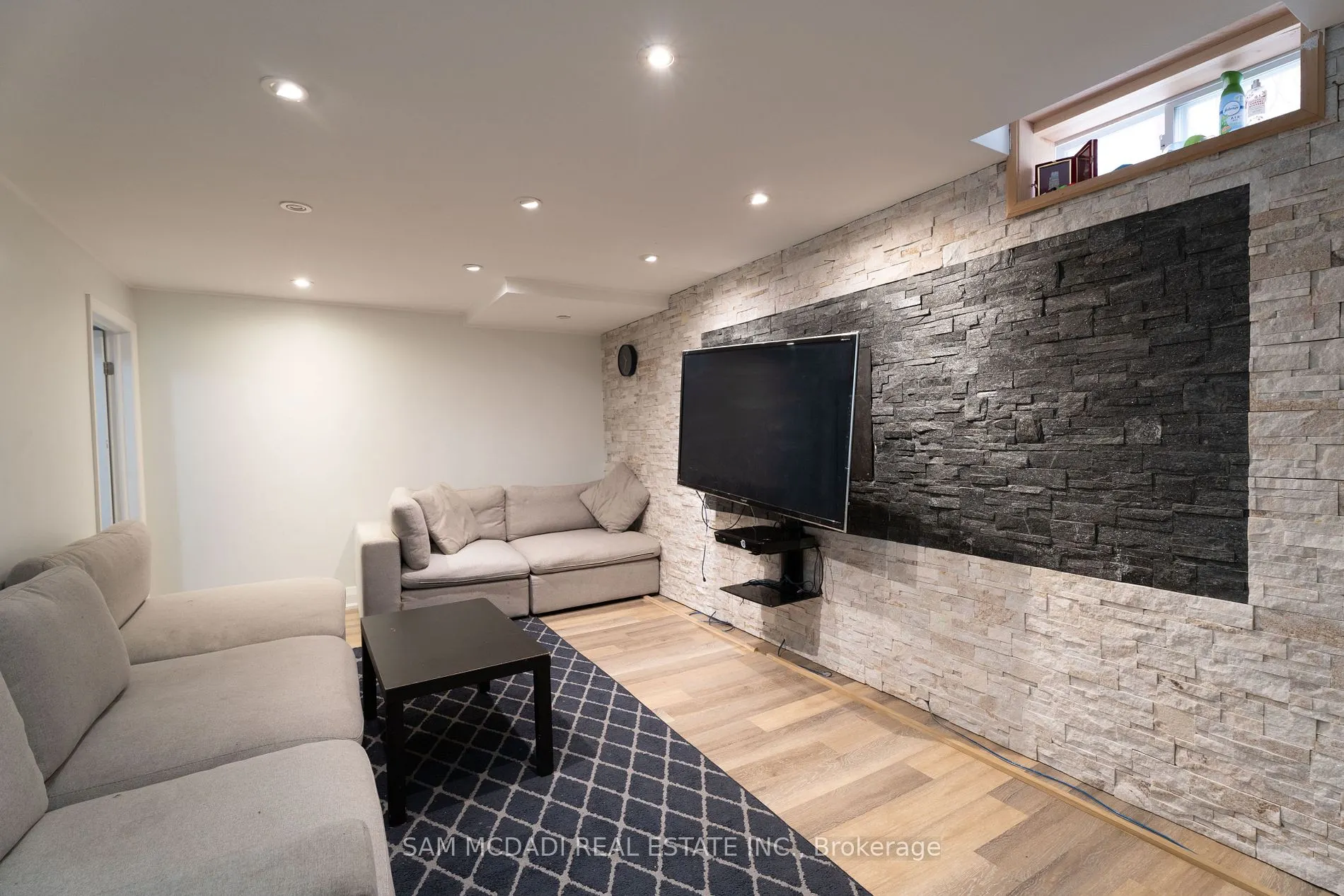 4484 Jenkins Cres