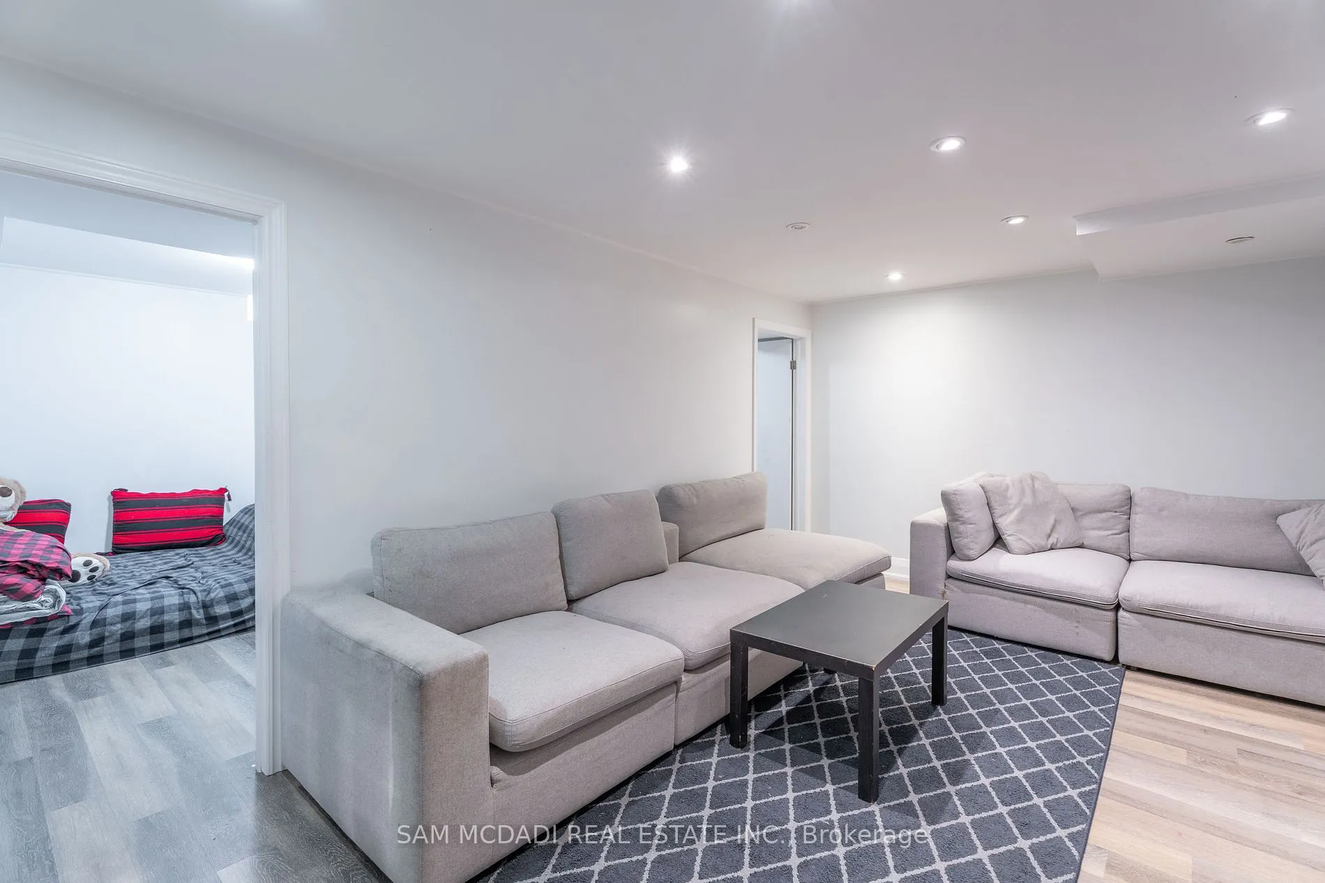 4484 Jenkins Cres