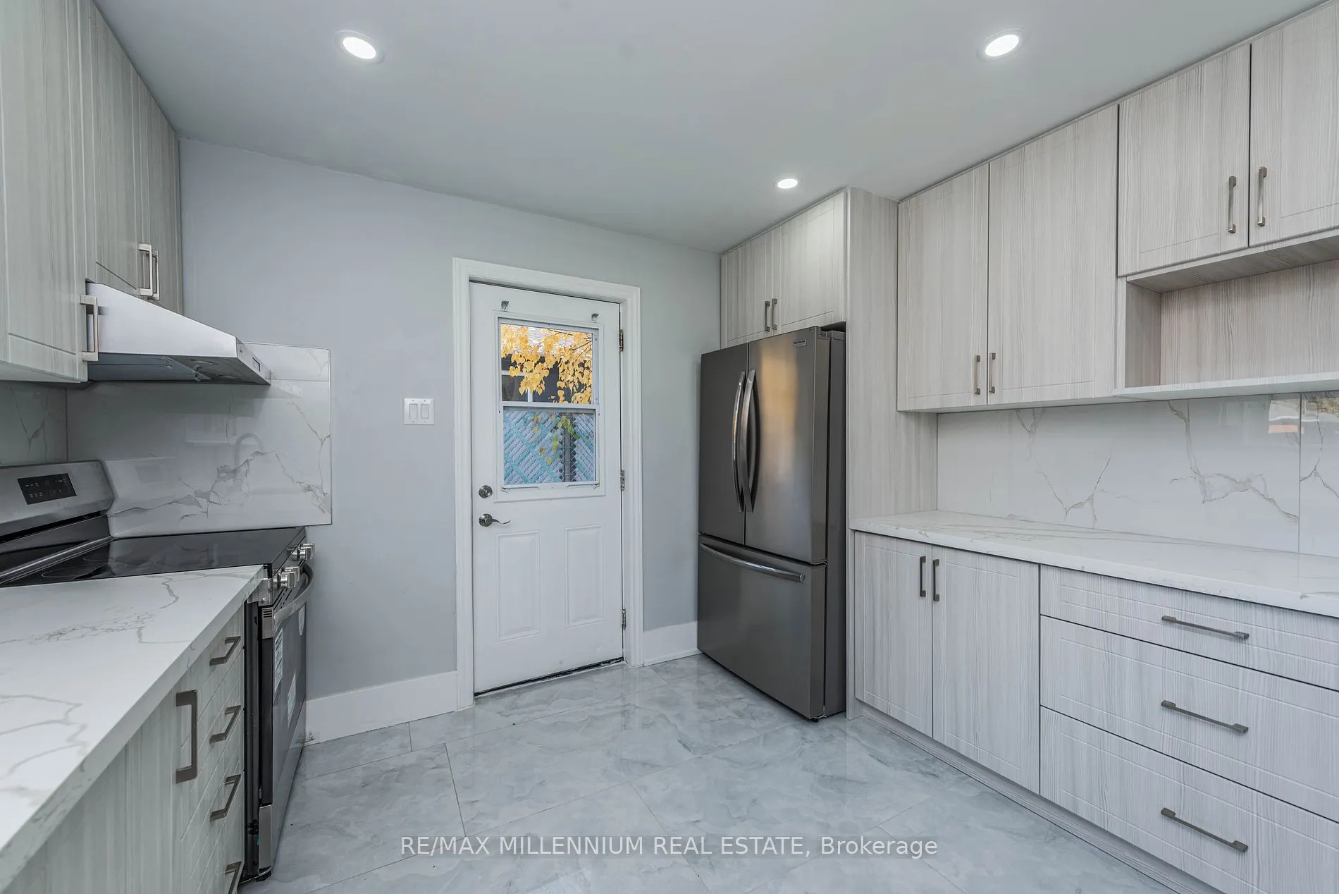 76 Raylawn Cres
