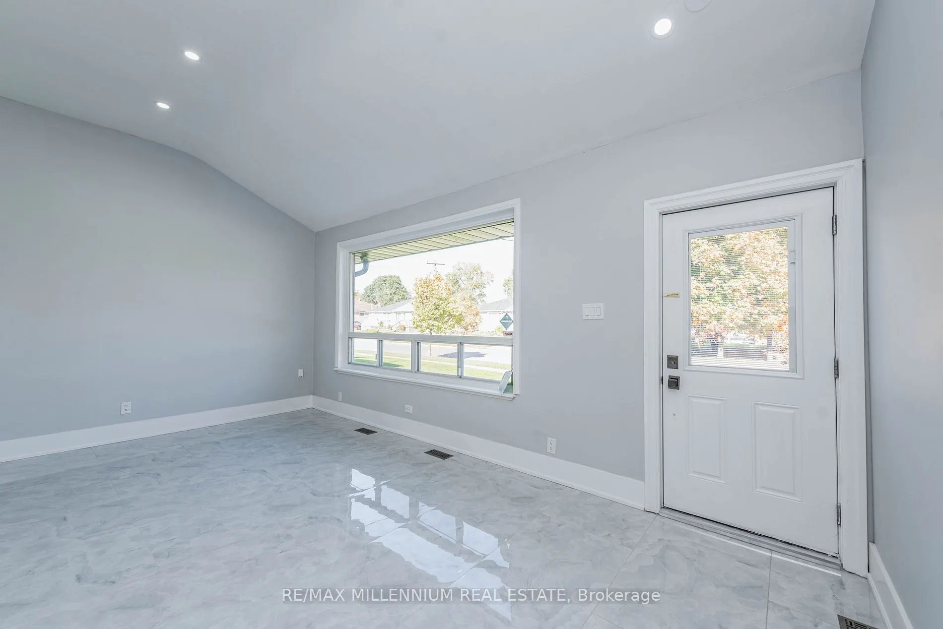 76 Raylawn Cres