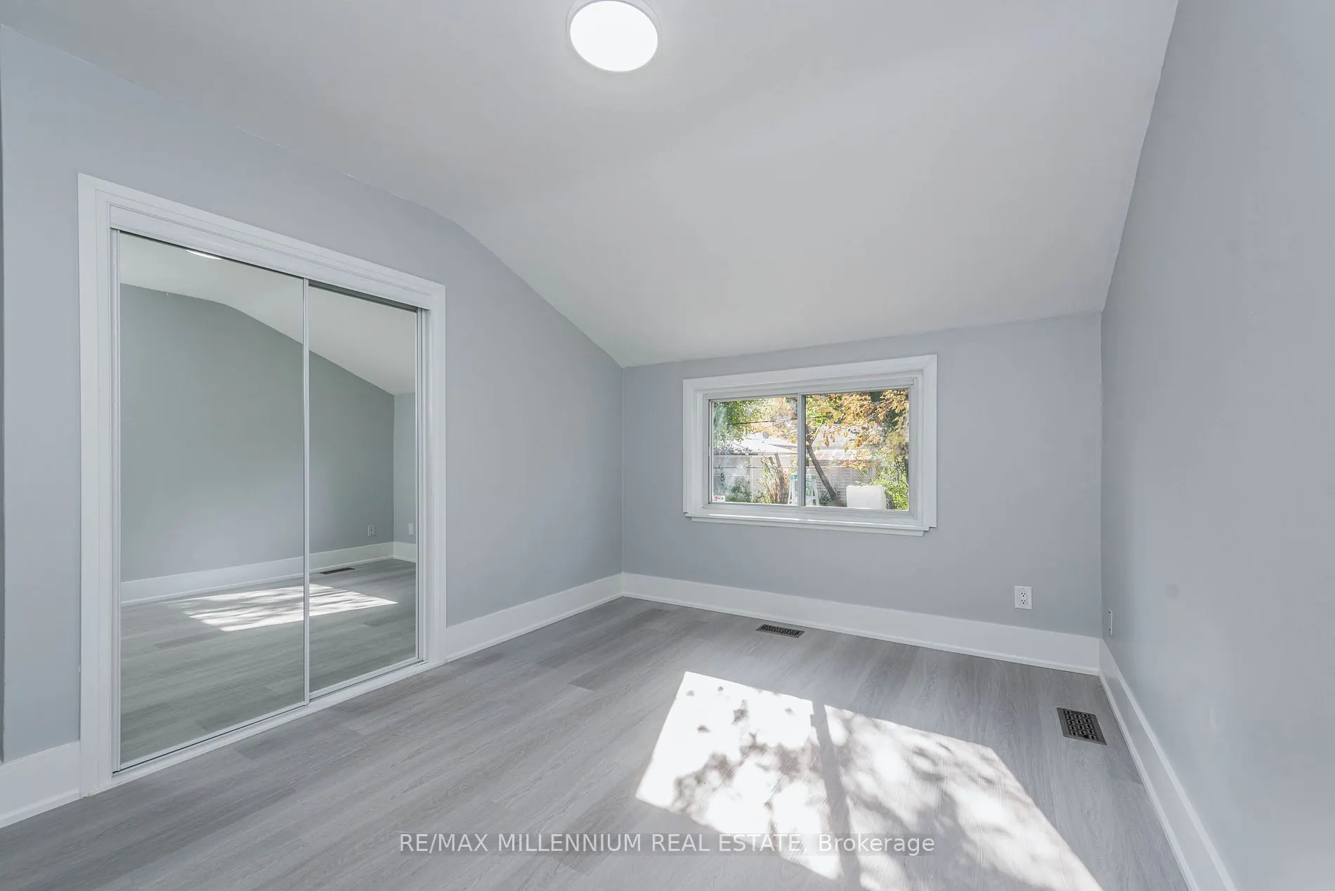 76 Raylawn Cres