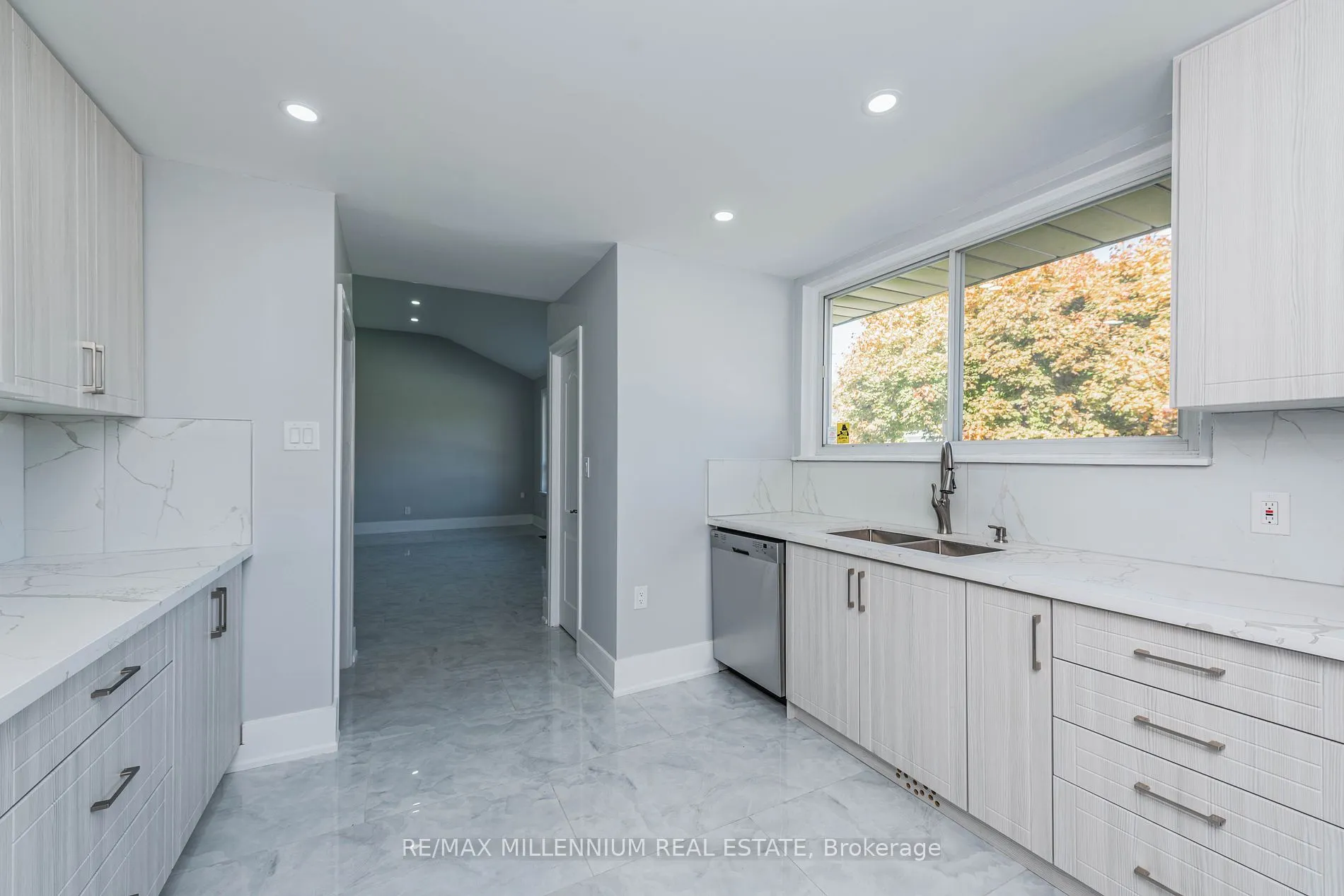 76 Raylawn Cres
