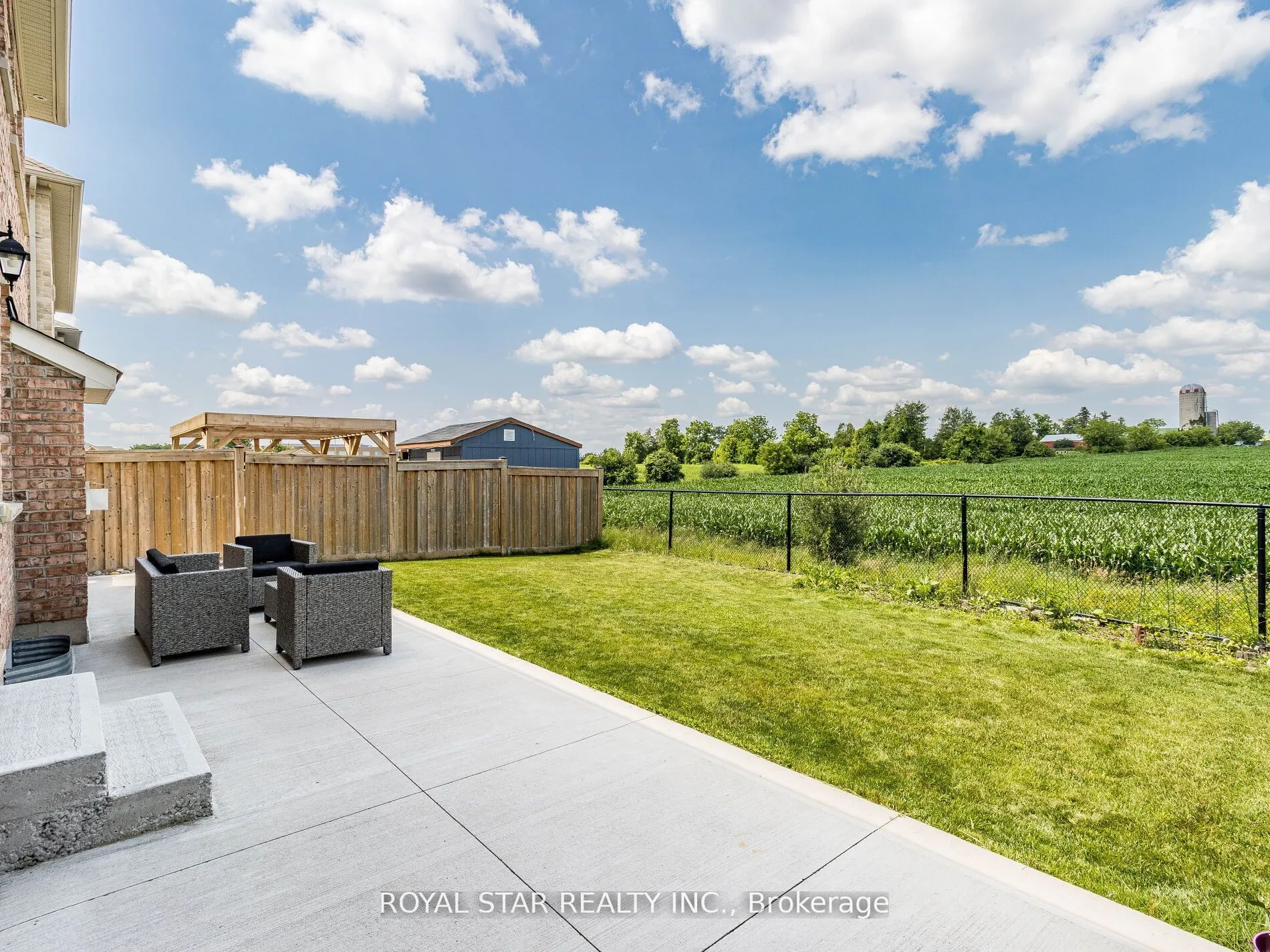 24 Bonnieglen Farm Blvd