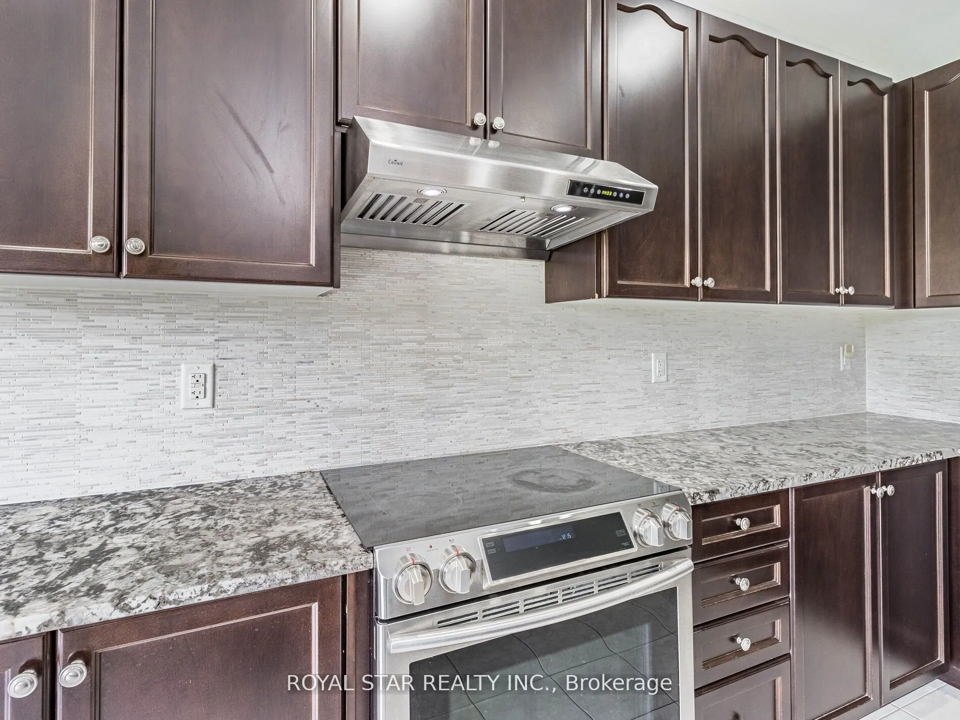24 Bonnieglen Farm Blvd