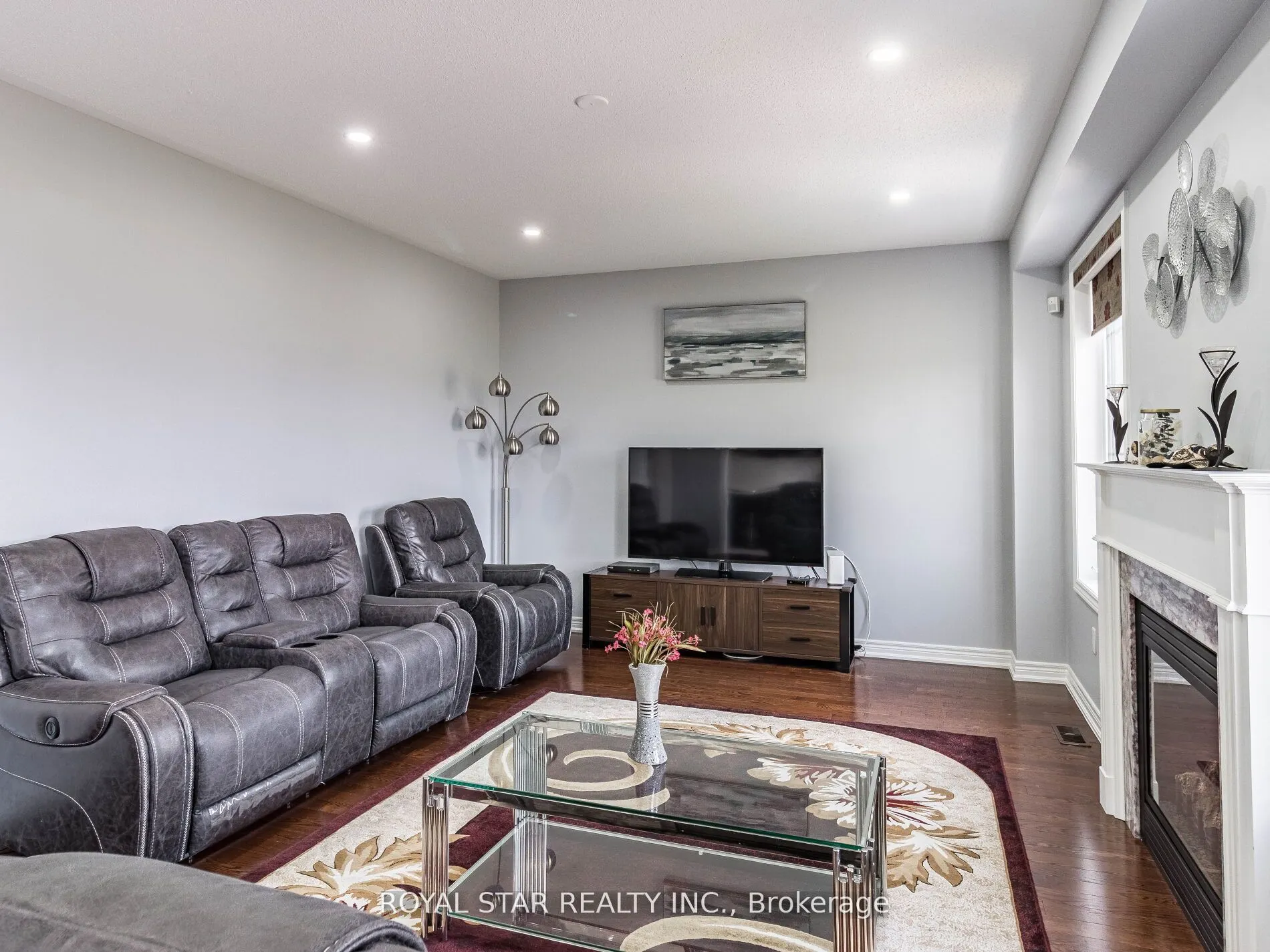 24 Bonnieglen Farm Blvd