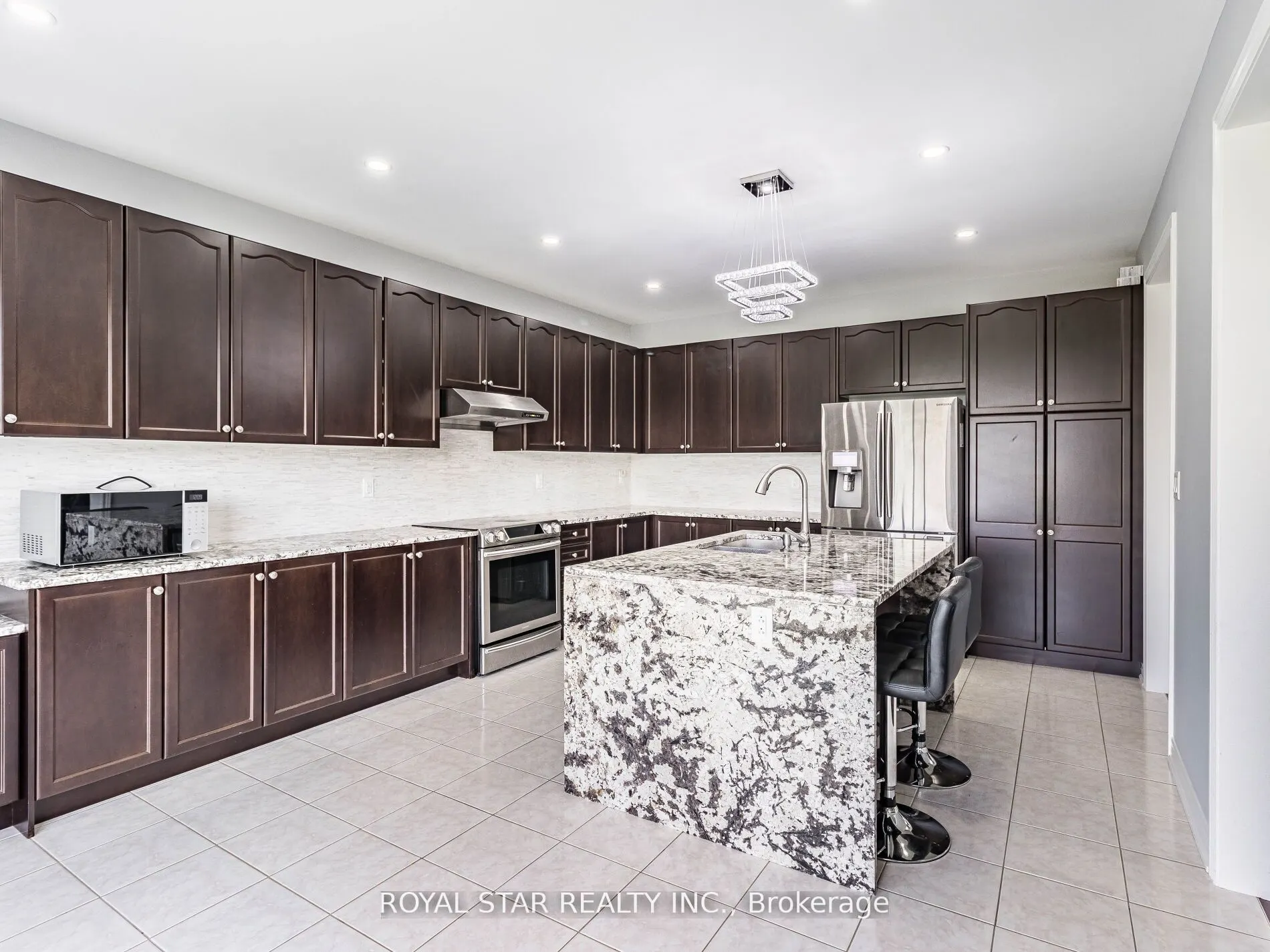 24 Bonnieglen Farm Blvd