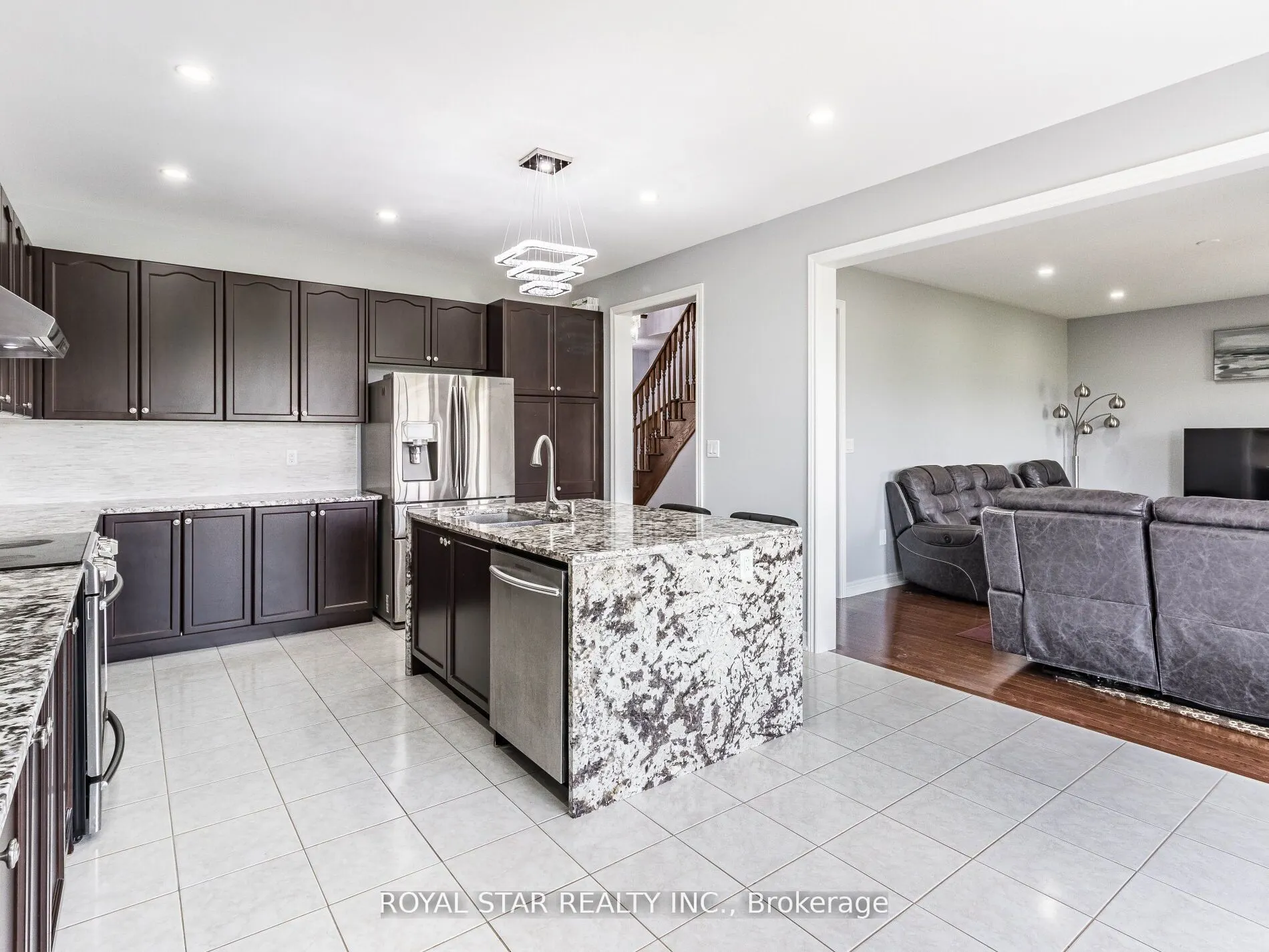 24 Bonnieglen Farm Blvd