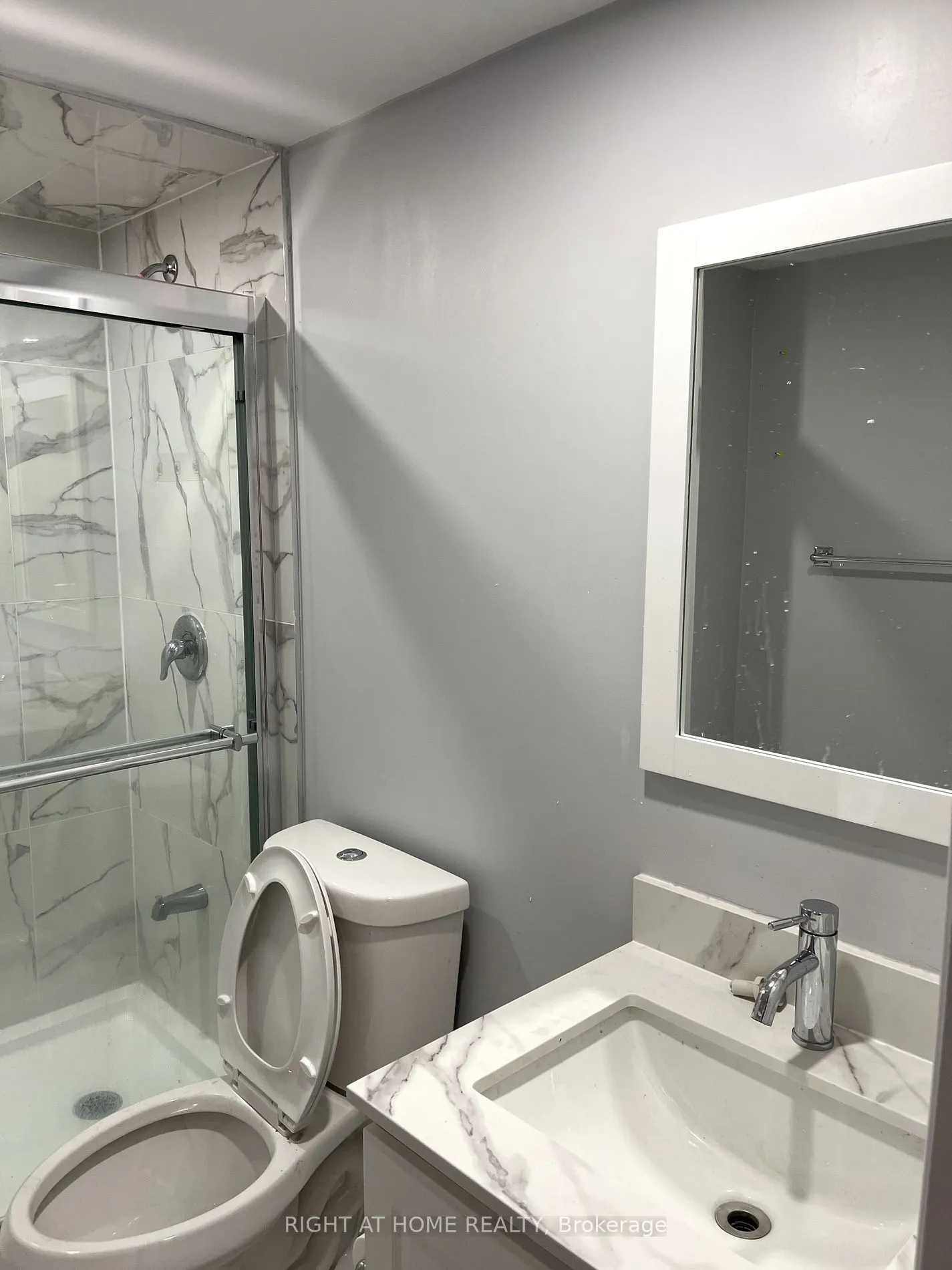1364 Queen St W