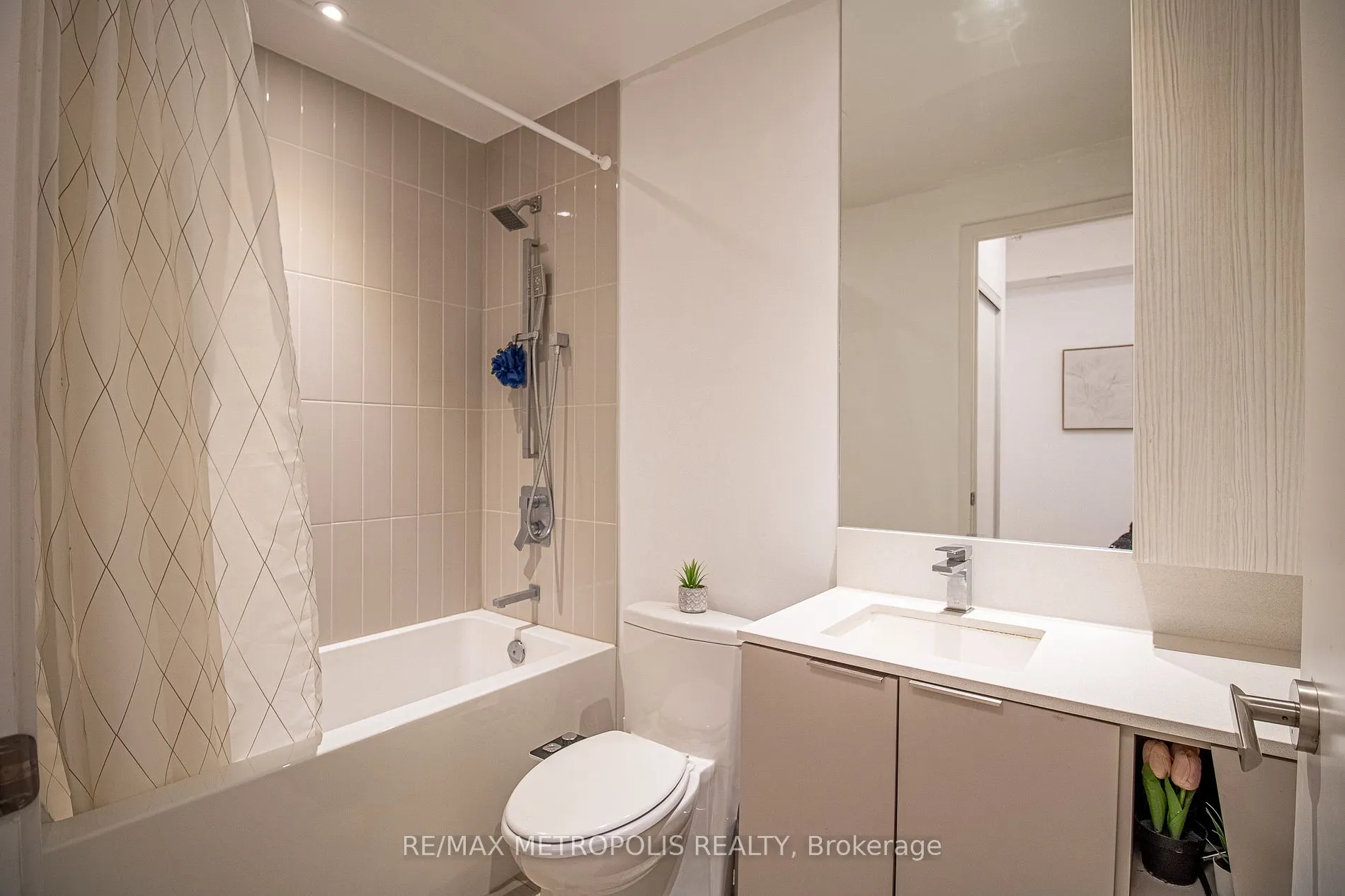 3900 Confederation Pkwy, #216