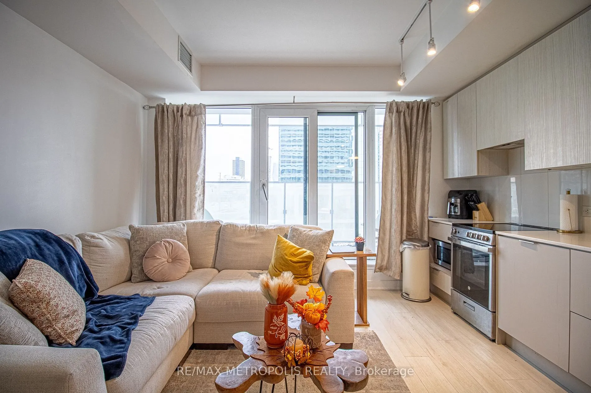3900 Confederation Pkwy, #216