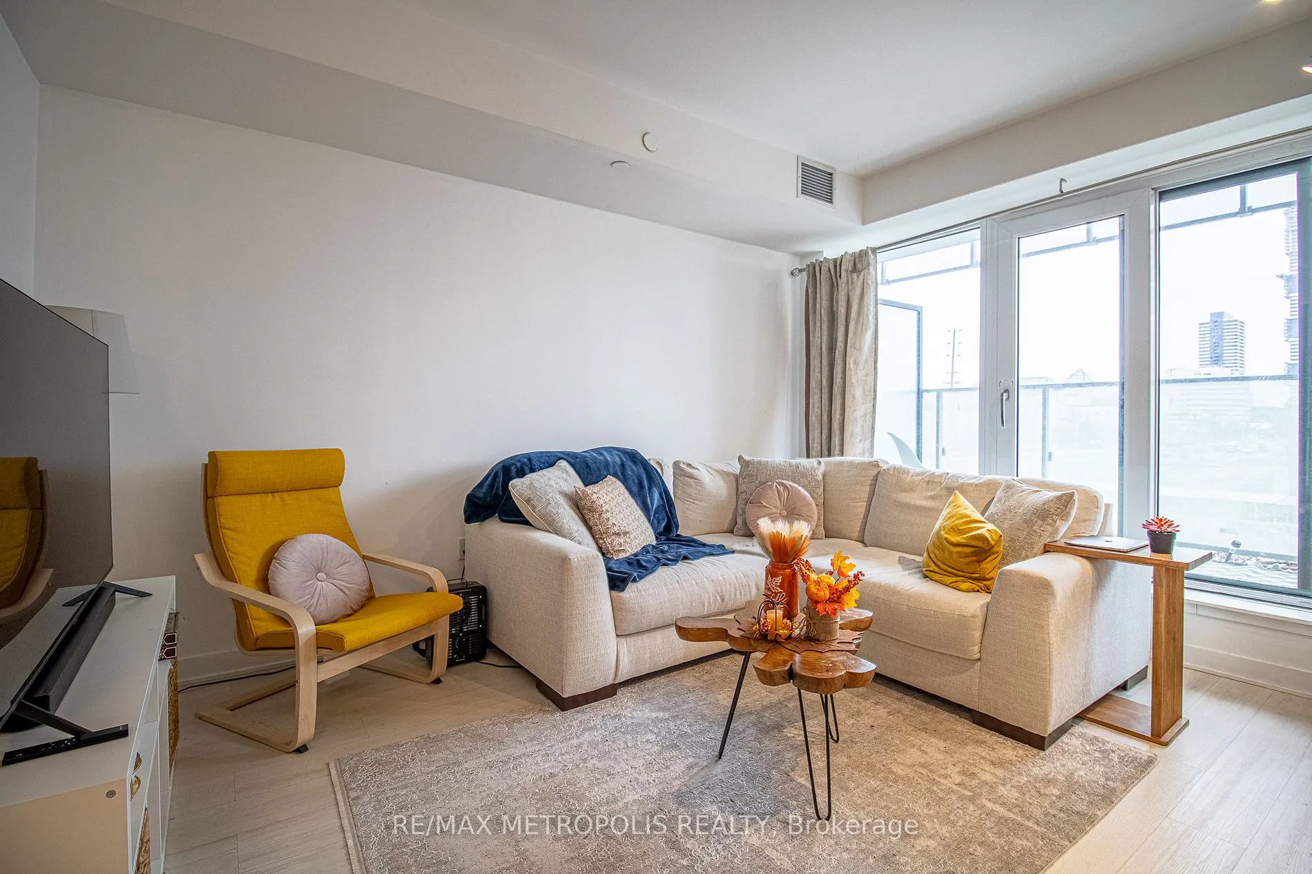 3900 Confederation Pkwy, #216