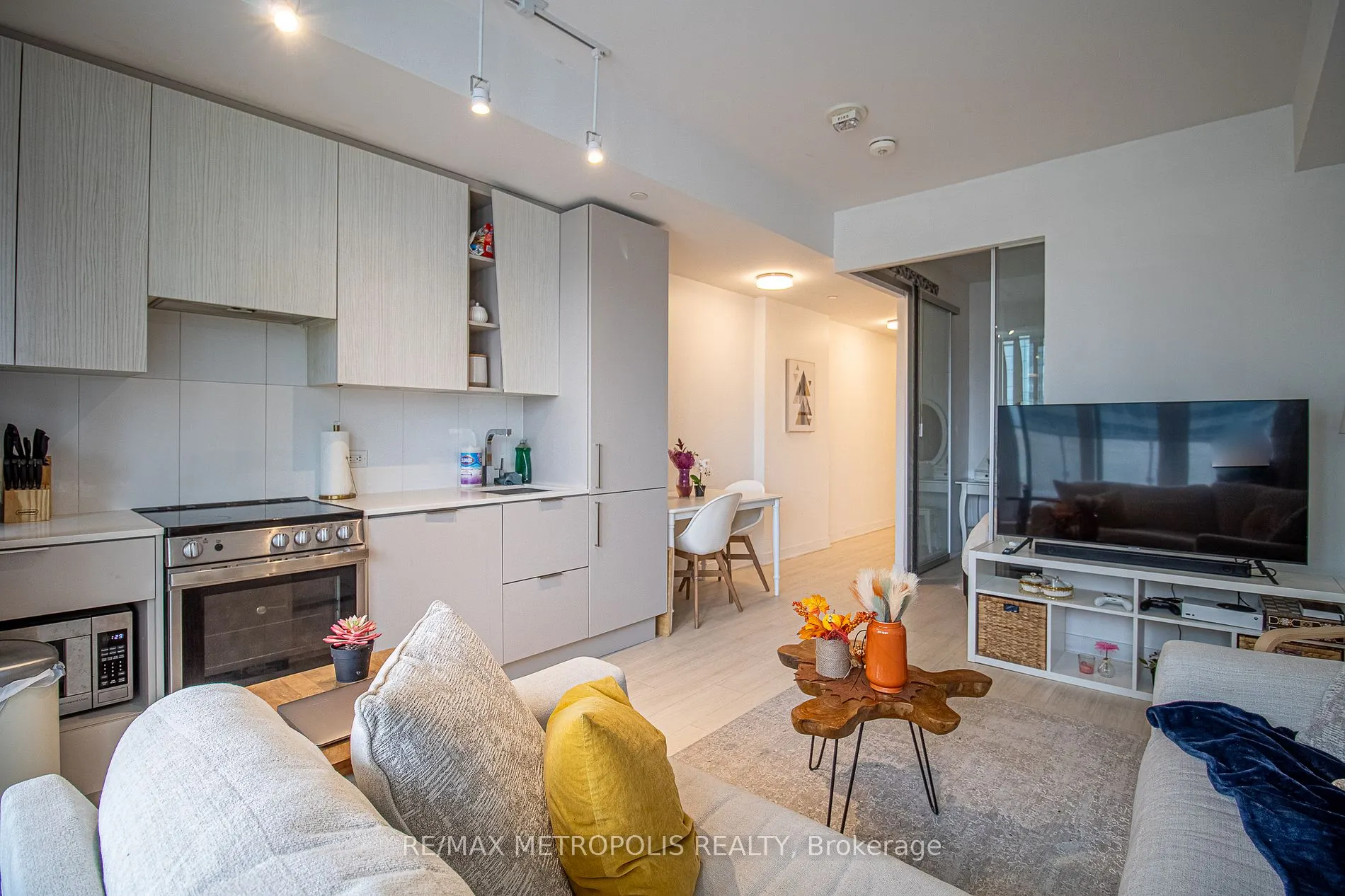 3900 Confederation Pkwy, #216