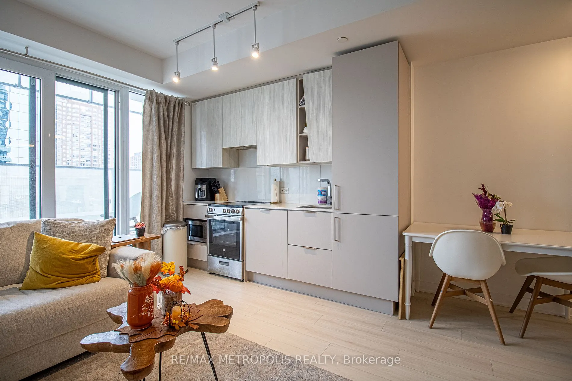 3900 Confederation Pkwy, #216