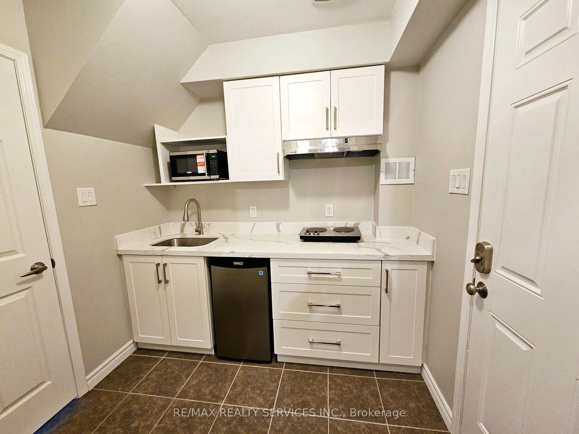 8 Toledo Lane