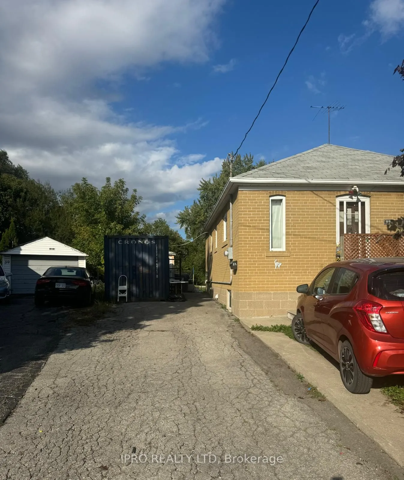 37 HATFIELD Cres